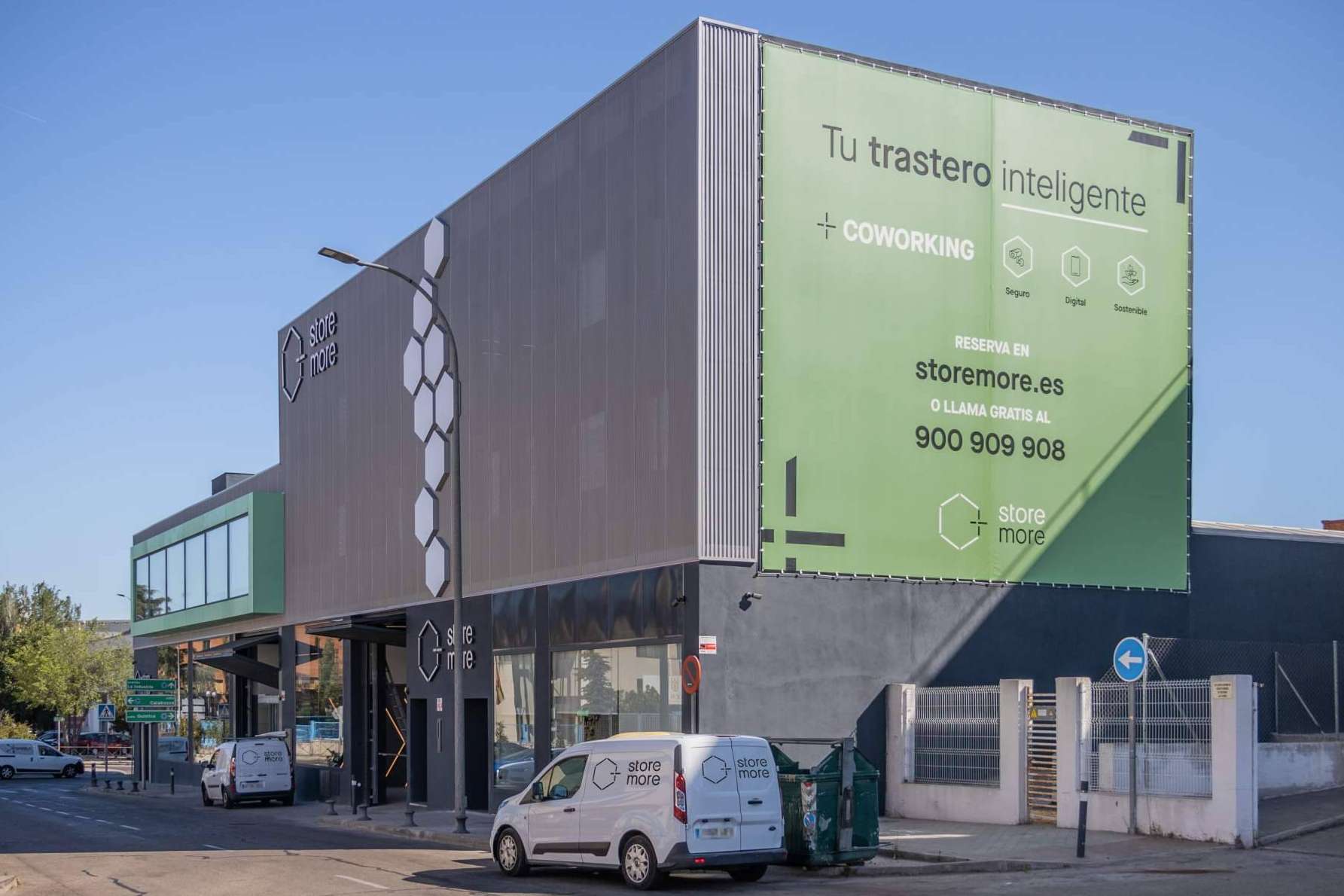 Storemore pone a disposición opciones de trasteros para empresas