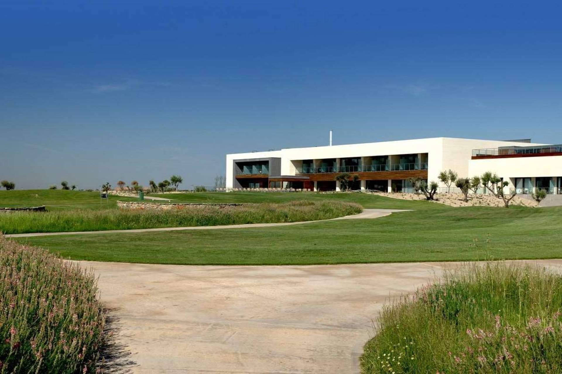Joaquín Molpeceres repasa todo lo que ofrece el Encín Golf Hotel, un complejo deportivo en el municipio de Alcalá de Henares