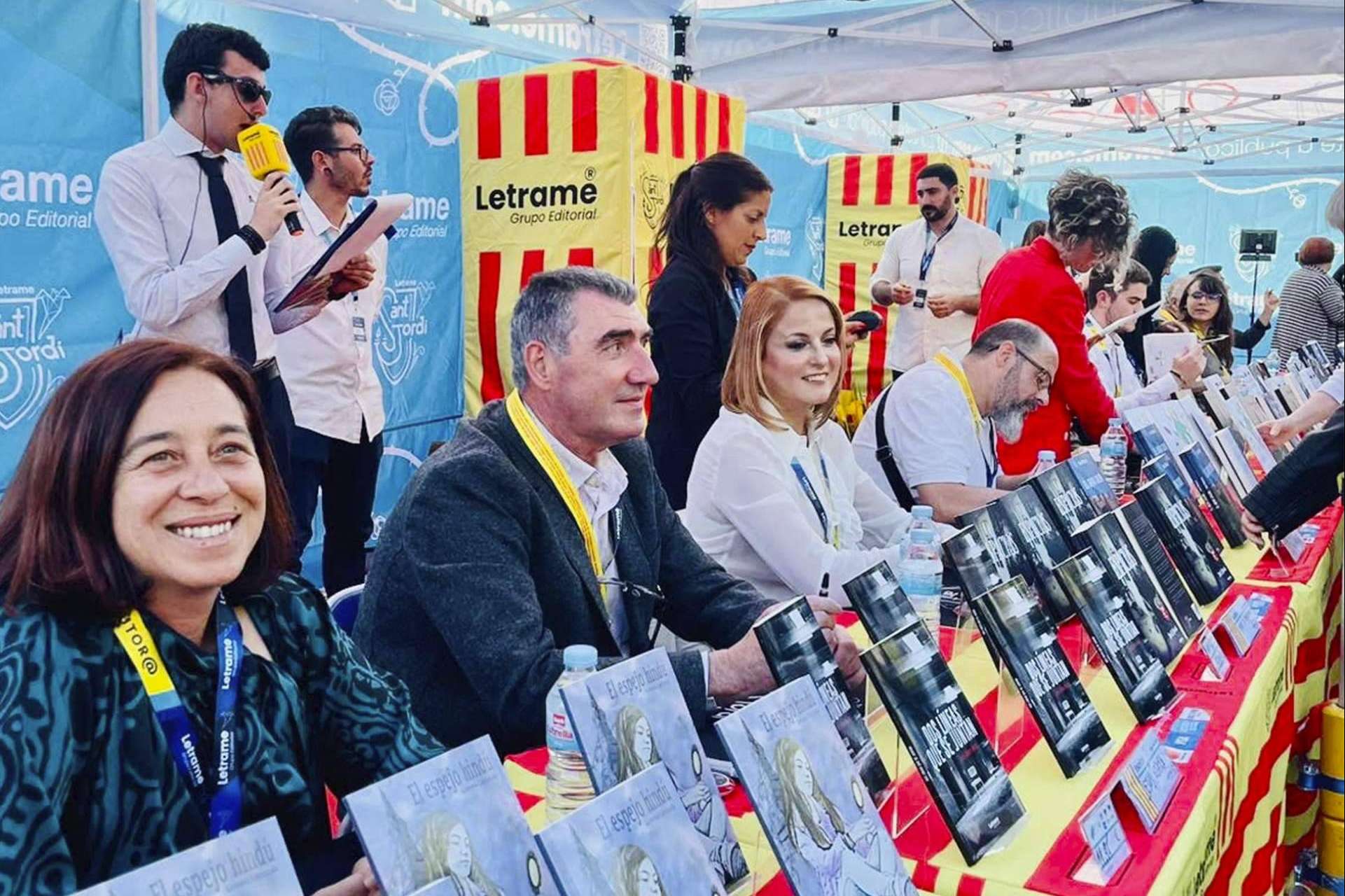 Los autores de Letrame viven un Sant Jordi exitoso rompiendo récords de ventas