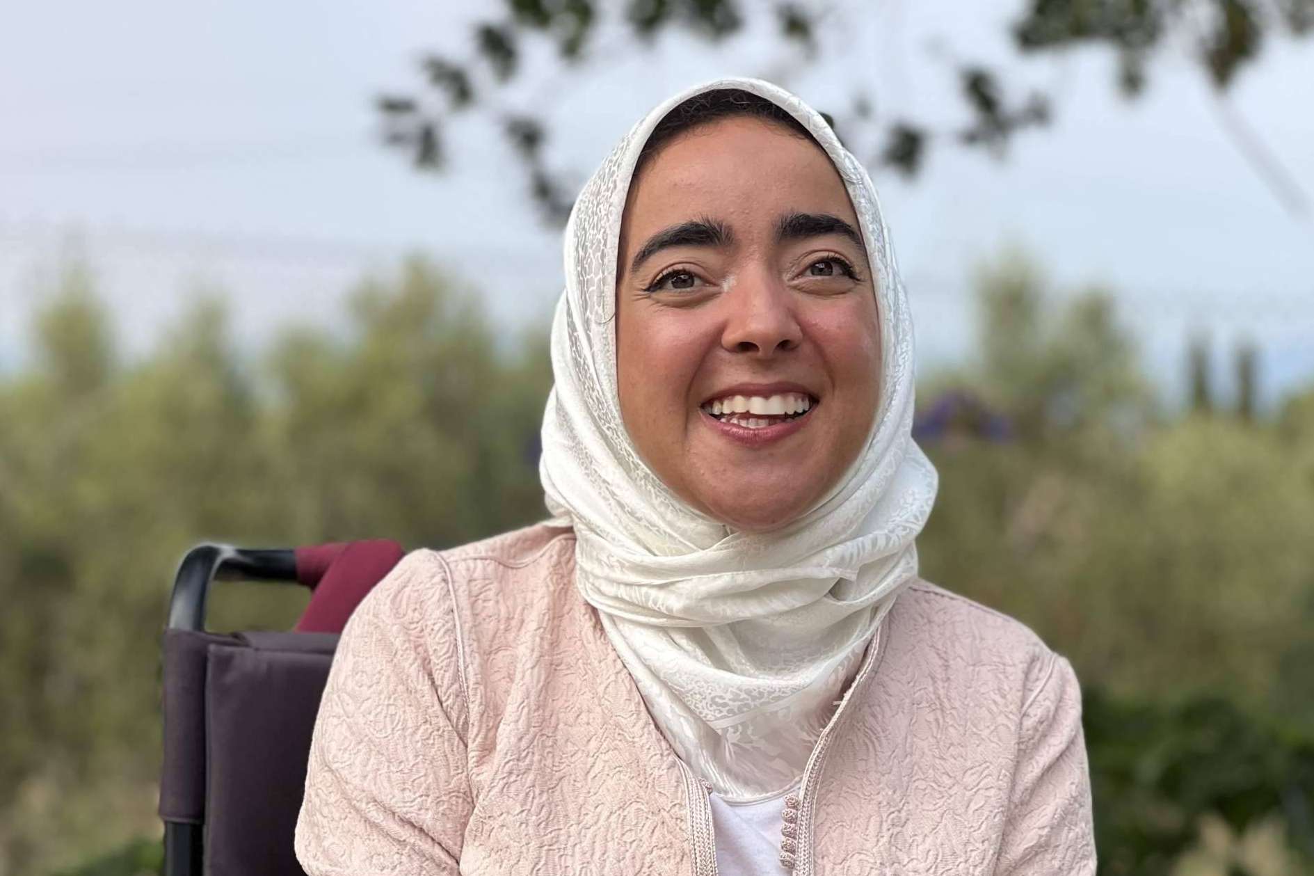 Hanan Riyani cuenta su historia llena de superación personal y ganas de ayudar a los demás