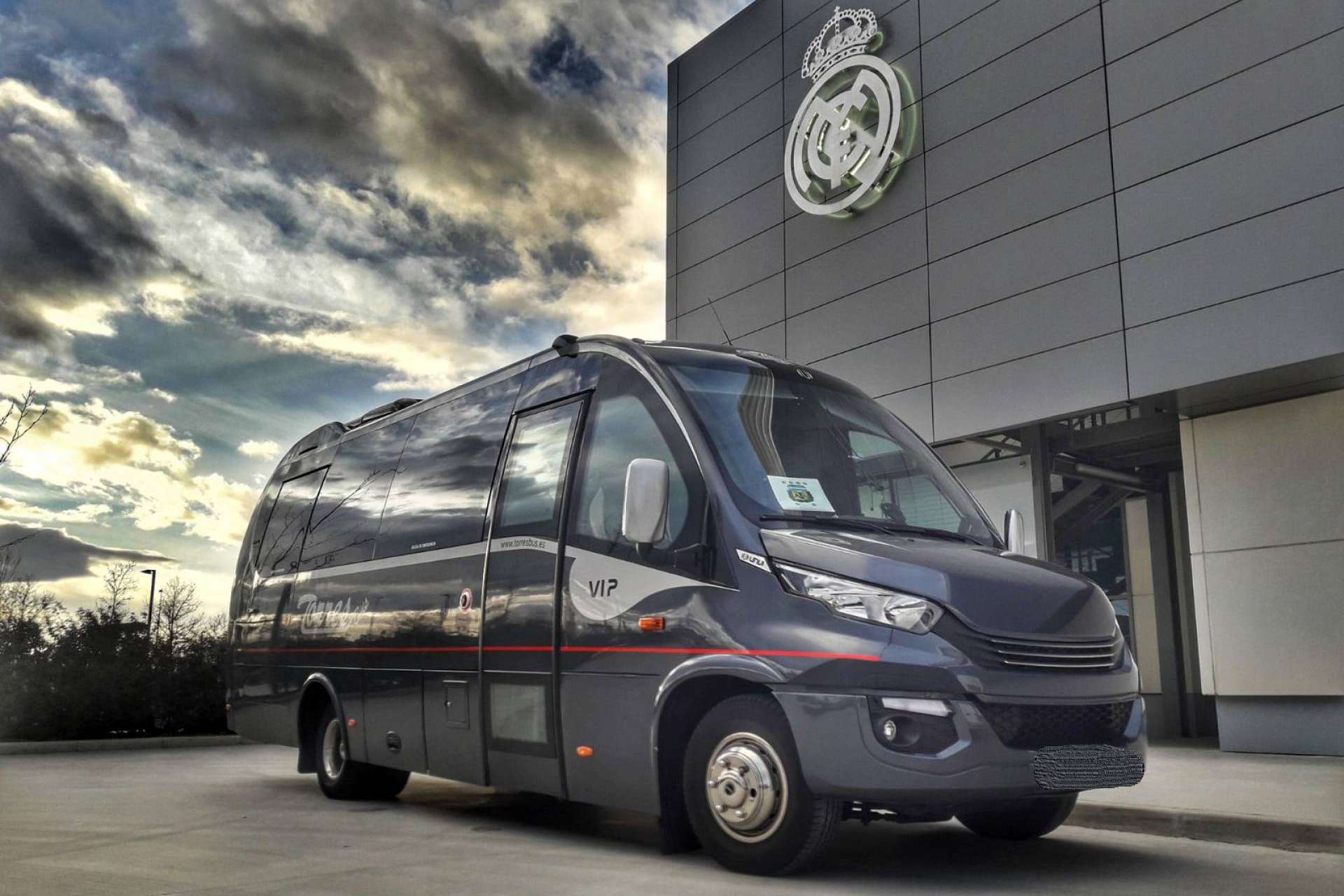 Traslado aeropuerto en Madrid de la mano de la empresa especializada Torres Bus