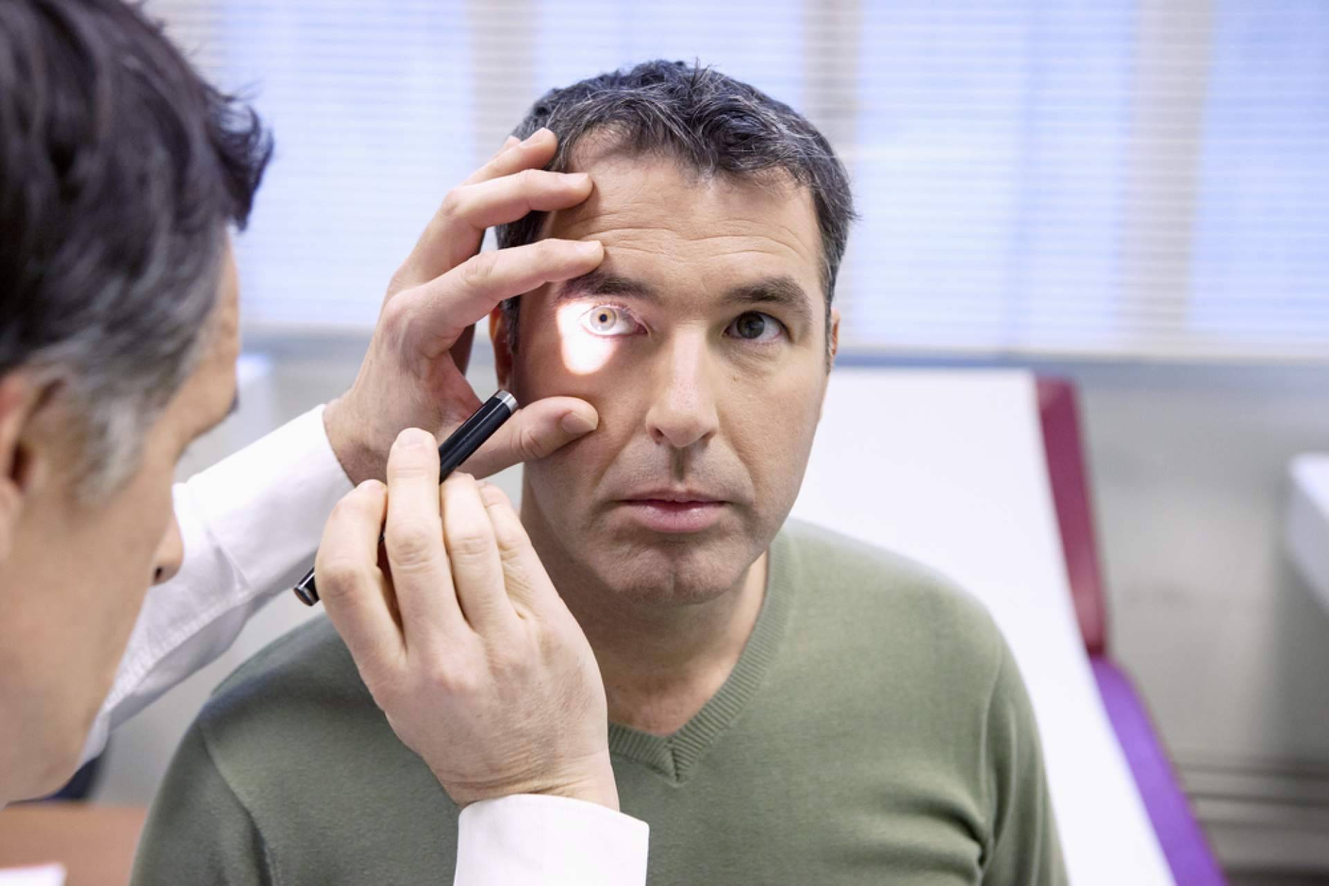 ¿Cómo tratar un derrame en el ojo izquierdo?, según el Departamento de Oftalmología del Hospital Universitario Dexeus