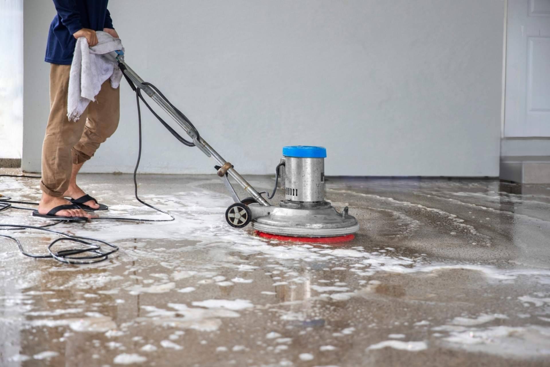 ¿Cómo se pueden quitar manchas incrustadas en suelo de mármol o terrazo? Envitec