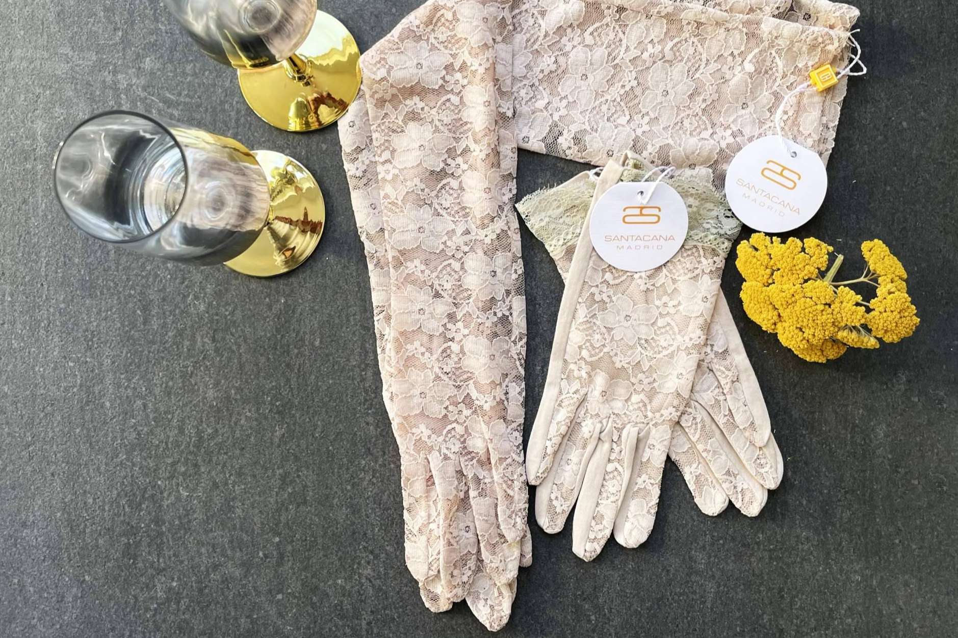 Guantes largos en looks cotidianos, una moda para seguir este invierno
