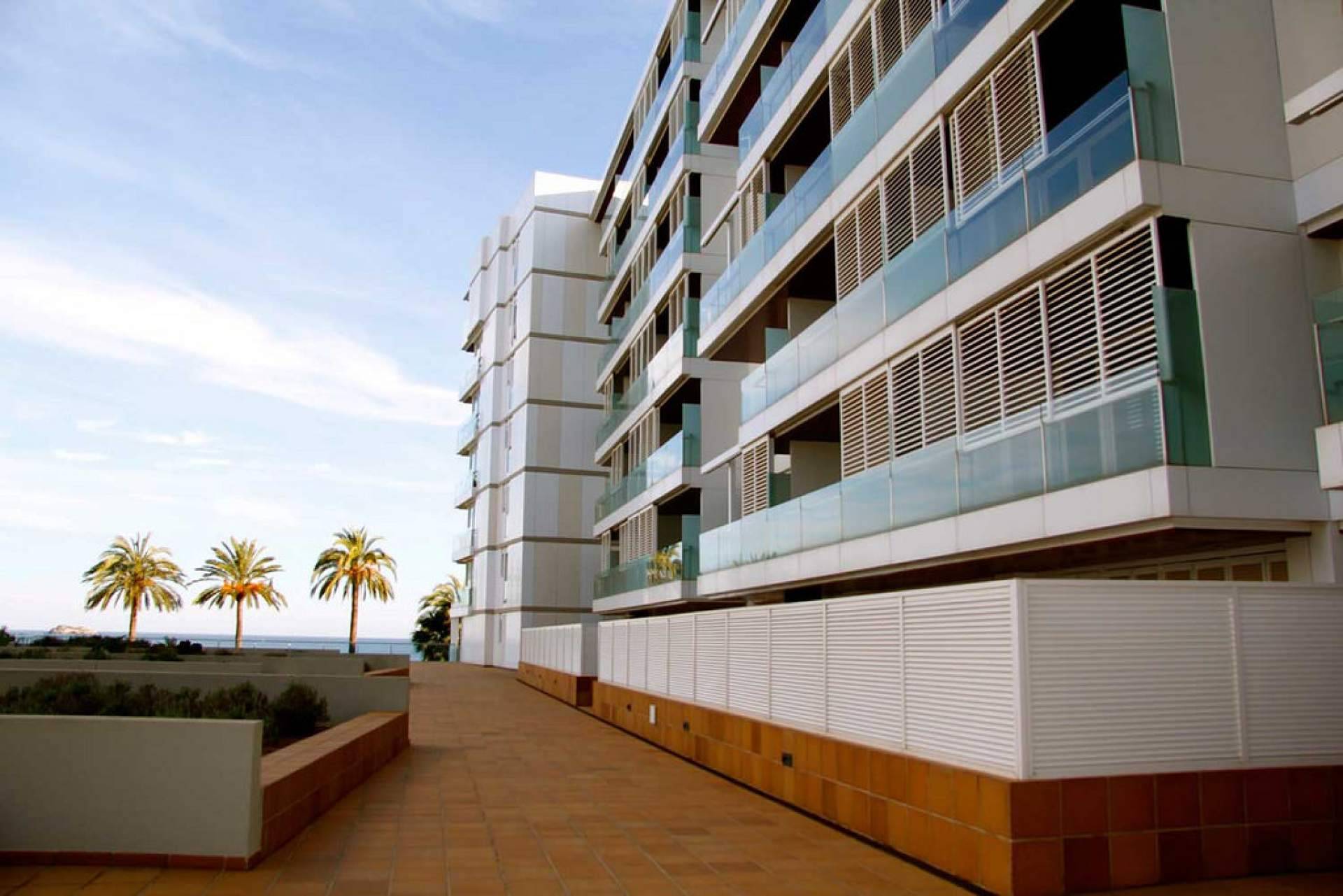 Eactivos.com publica en su plataforma apartamentos en primera línea de playa en una de las zonas más conocidas de Ibiza