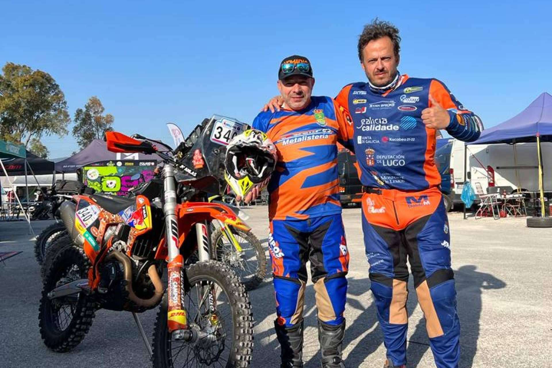 ADHESIVOSEMBARRADOS dispone de pantalón y camiseta personalizada para motocross