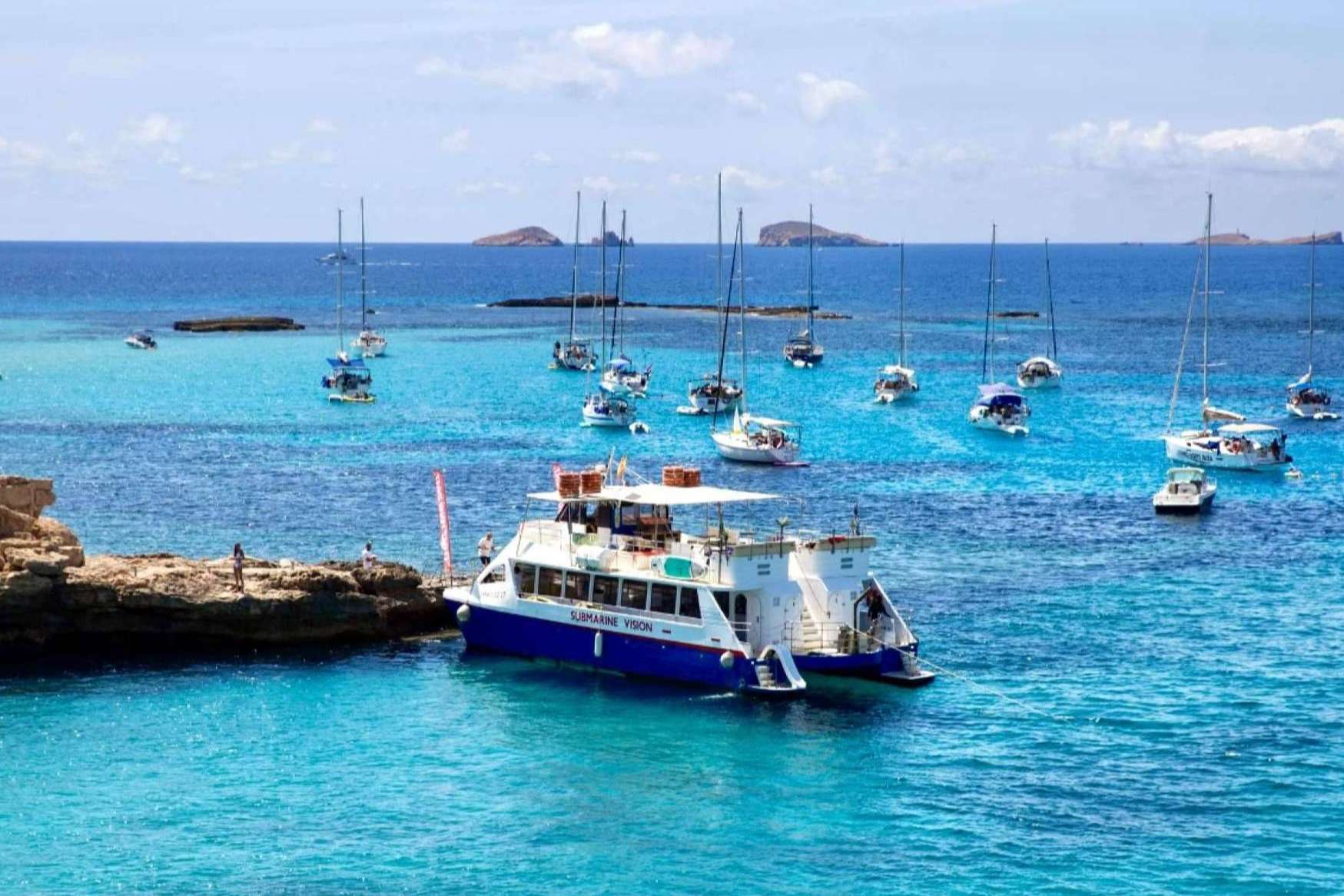 Disfrutar de paseos en barco por Ibiza de la mano de Float Your Boat