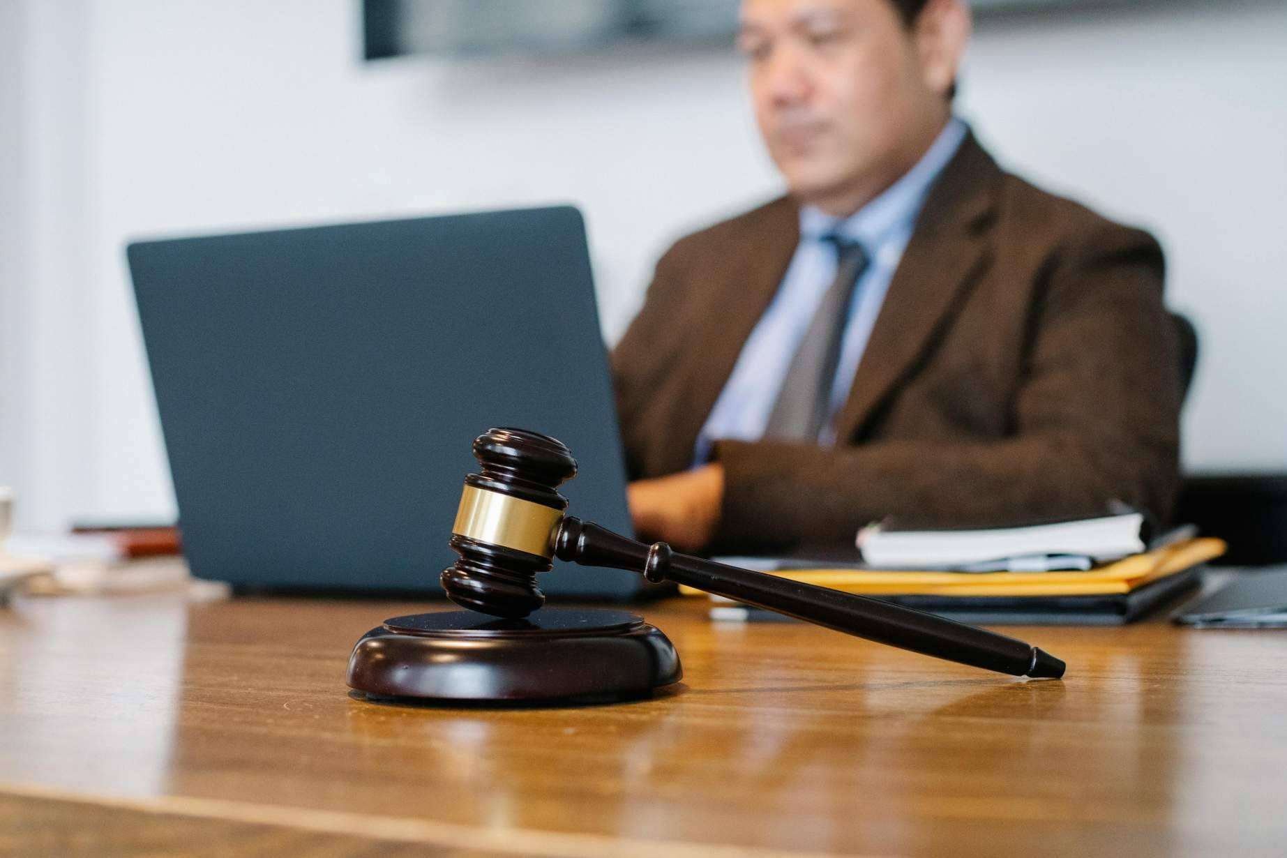 Avances y retos en la modernización del lenguaje jurídico, por Intertext