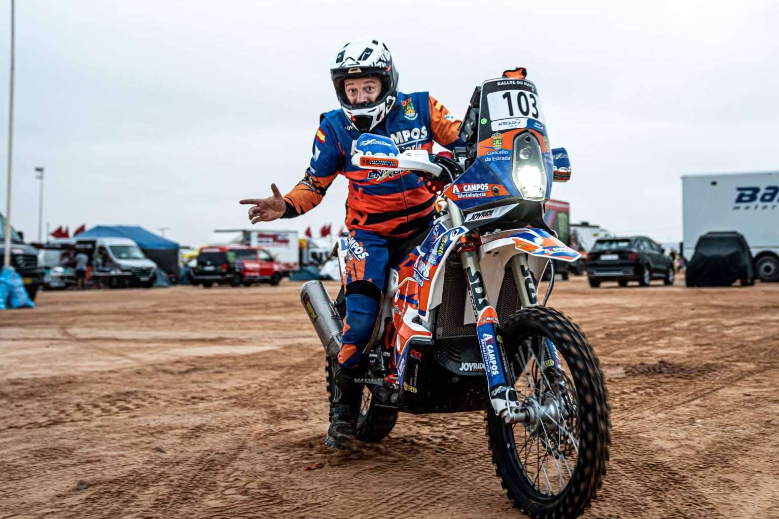 ADHESIVOSEMBARRADOS ofrece equipación para moto off road