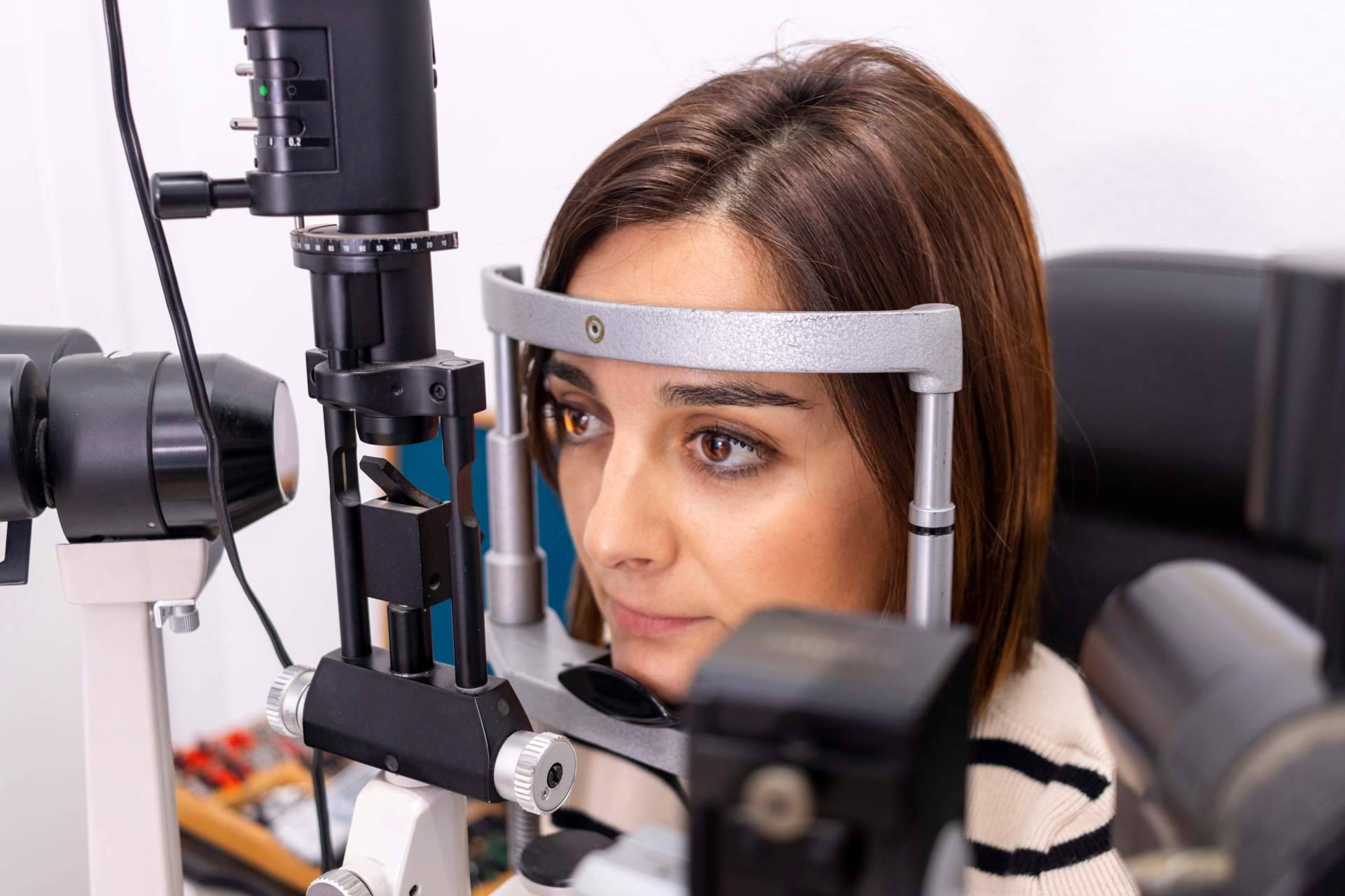 Operación de presbicia; la opción para despedirse de las gafas para siempre