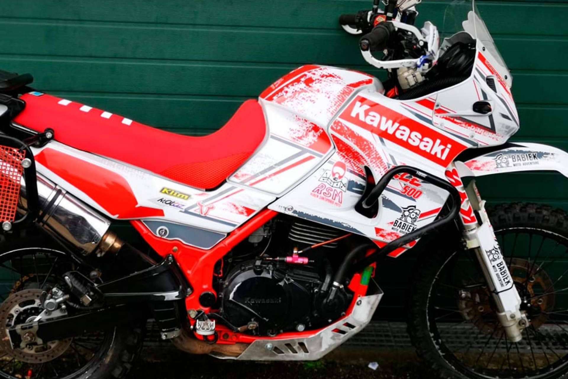 ADHESIVOSEMBARRADOS pone a disposición diseños de plásticos y adhesivos para motocross personalizados