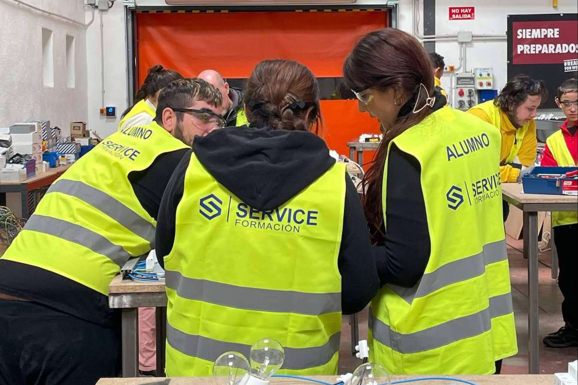 Servicedoor Formación brinda una formación en Técnico Auxiliar de Puertas Automáticas