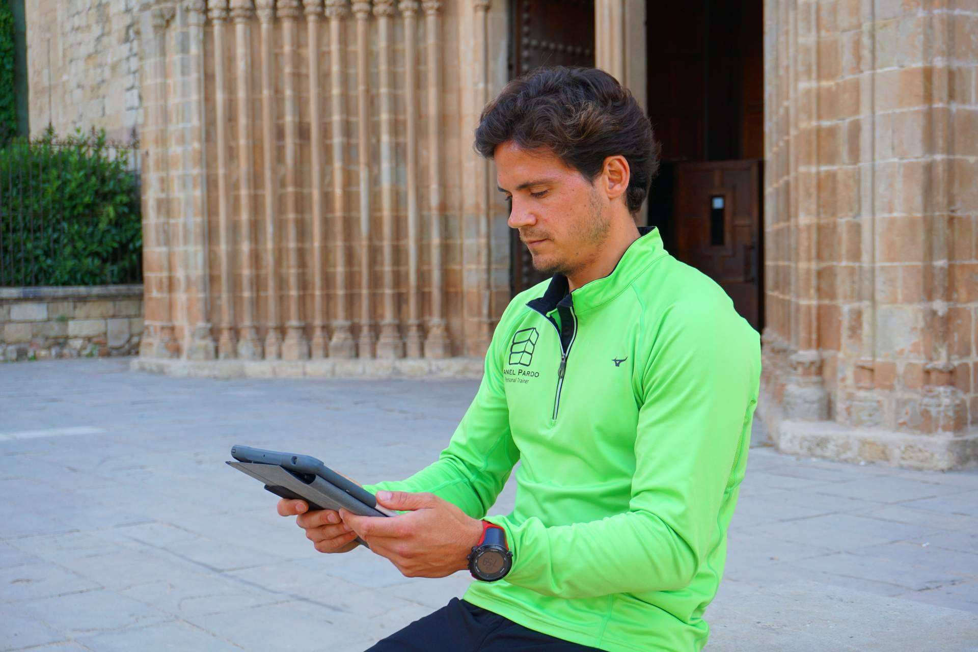 Mejorar la postura corporal con el programa online CARE de Manel Pardo