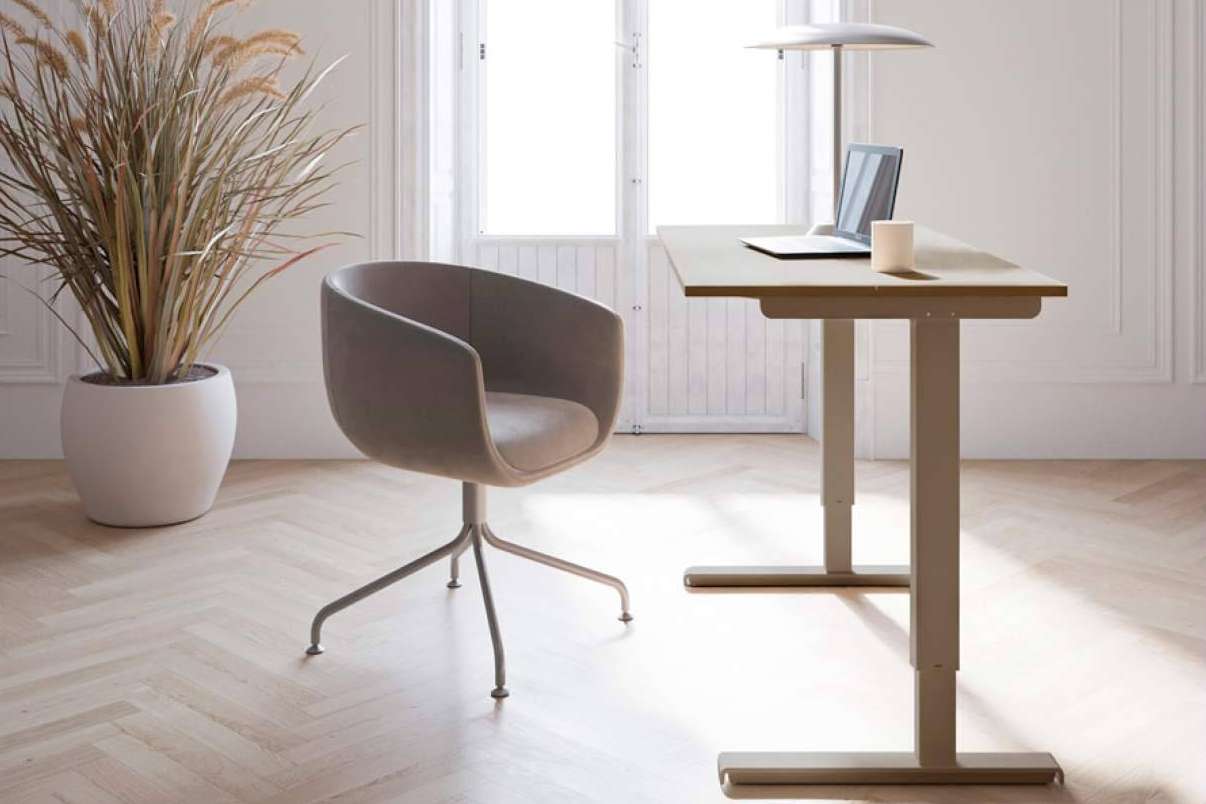 Ergonomía y bienestar en el trabajo con mesas regulables de altura de OfficeDeco