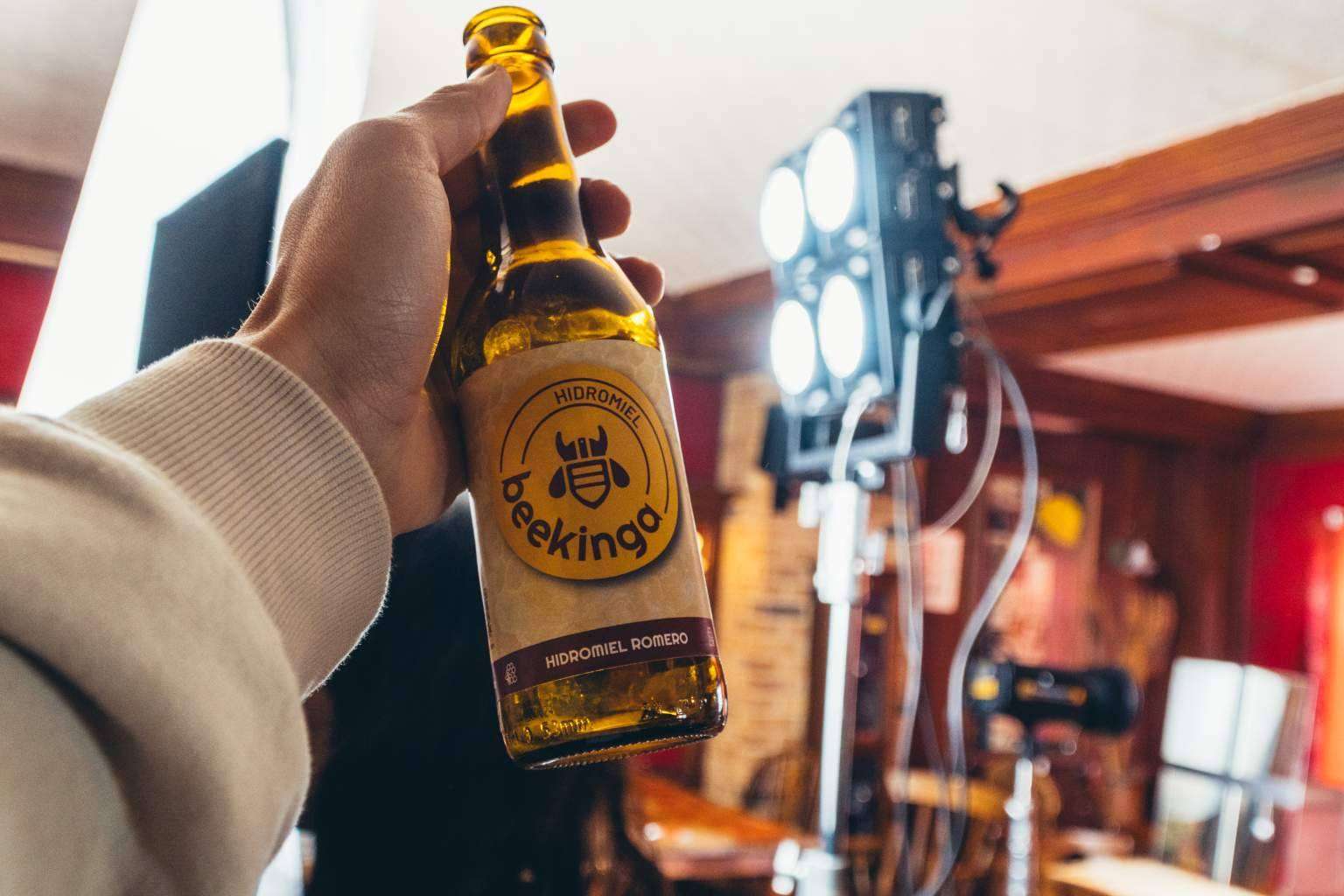 El hidromiel de Beekinga revoluciona el mercado por su sabor dulce y refrescante
