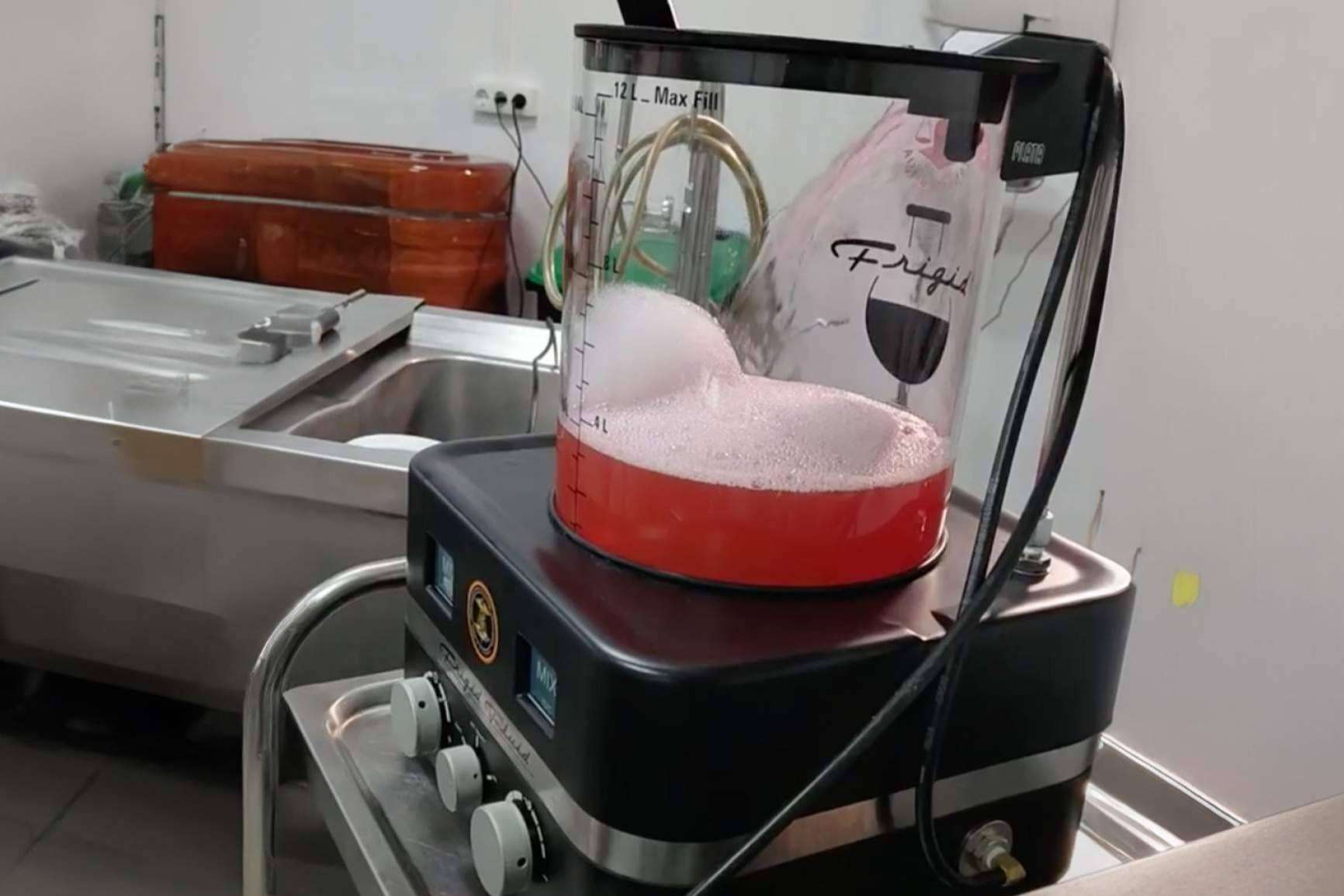 Innovador sistema de inyección para embalsamar cadáveres desarrollado por Josep Lluís Mulero