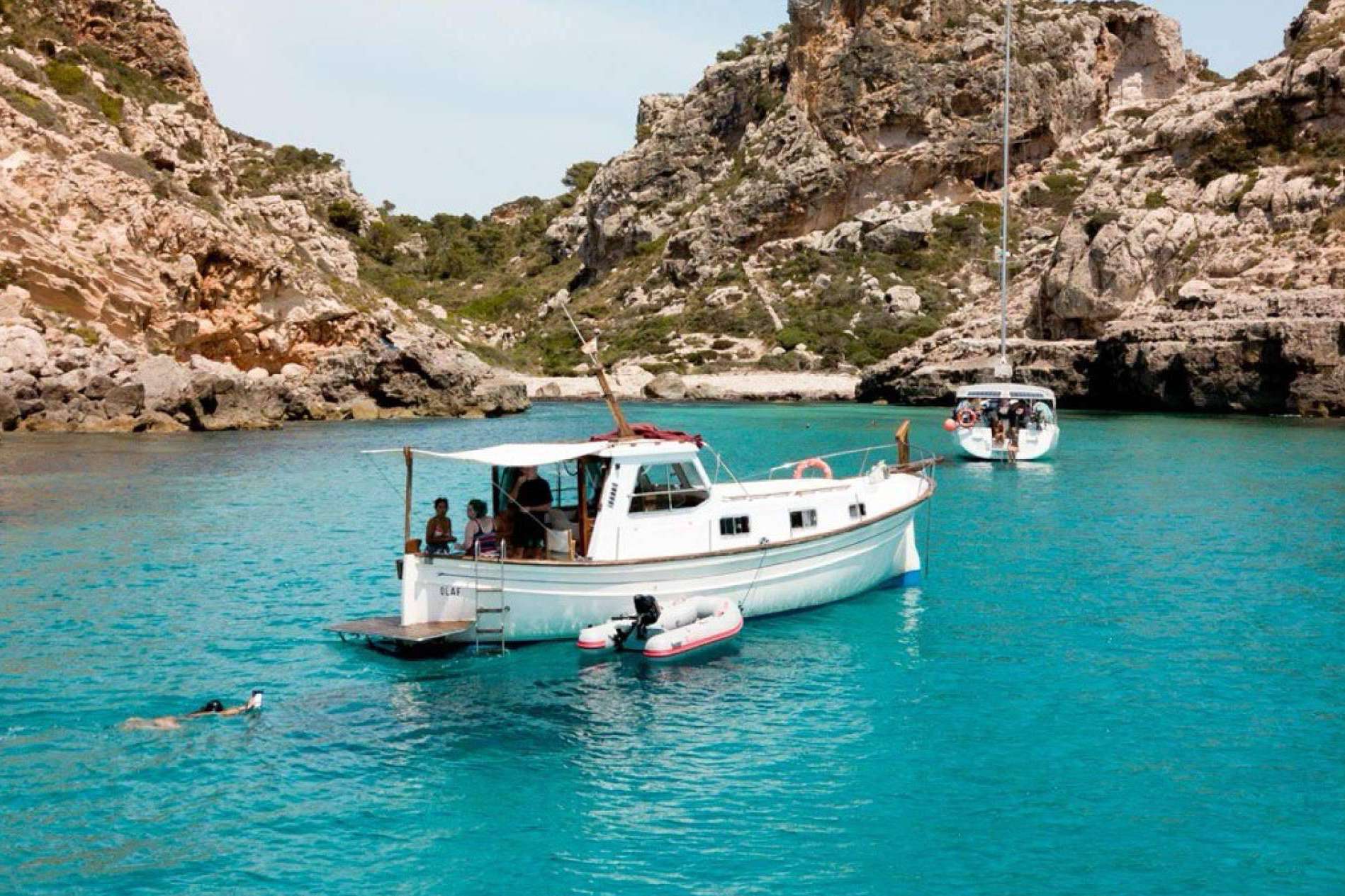 Ola Menorca, una opción ideal para disfrutar las maravillas de Menorca en verano.