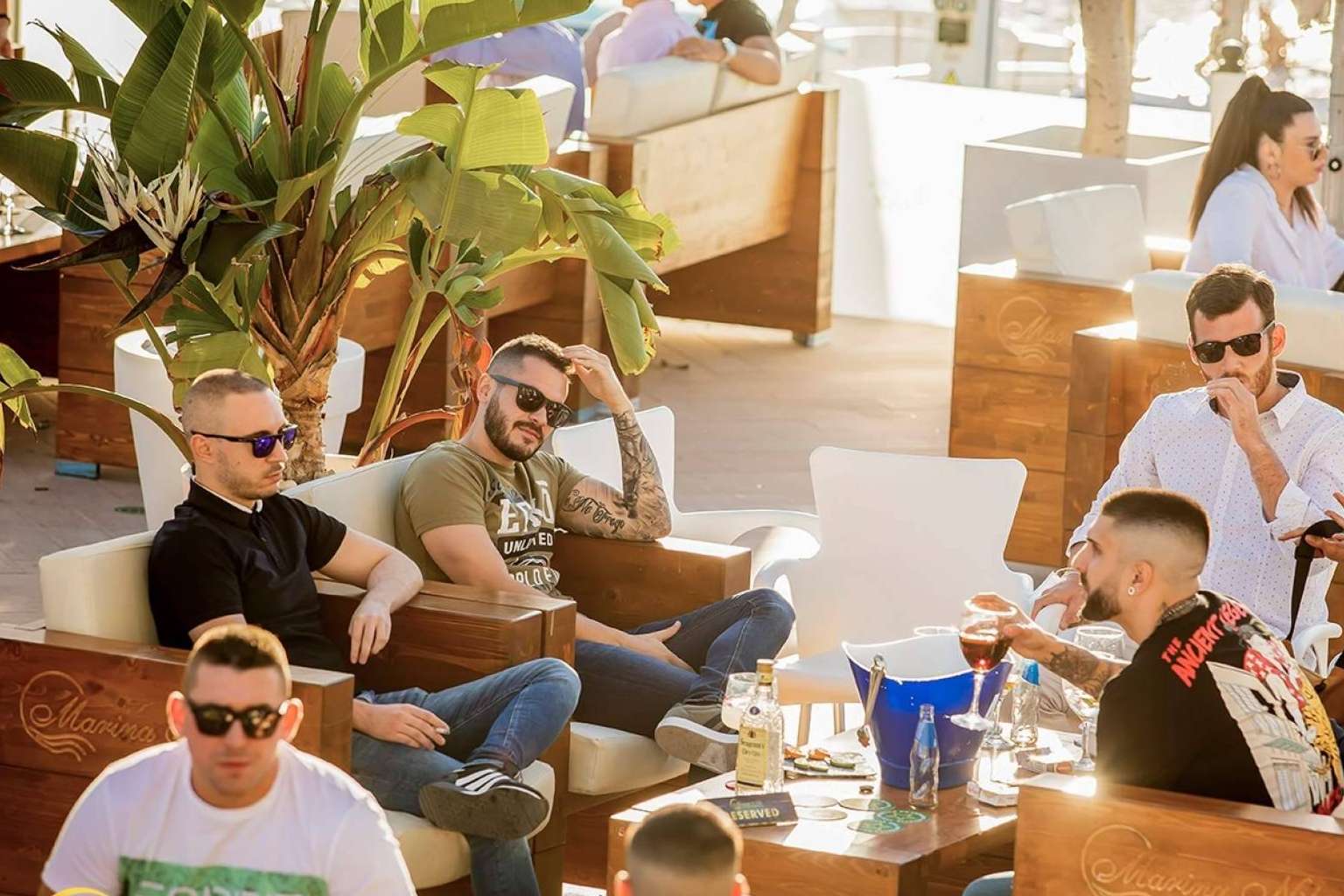 Experiencias inolvidables para una despedida de soltero en las paradisíacas costas de Torrevieja, de la mano de Karamba Despedidas