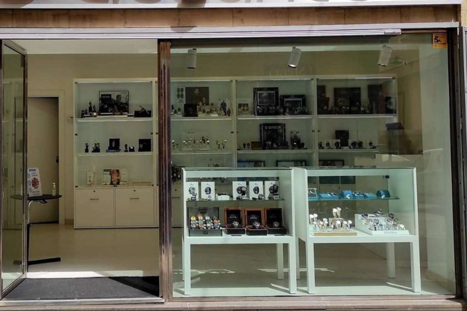 Elegance, una firma que llena de color el verano con su gama de relojes