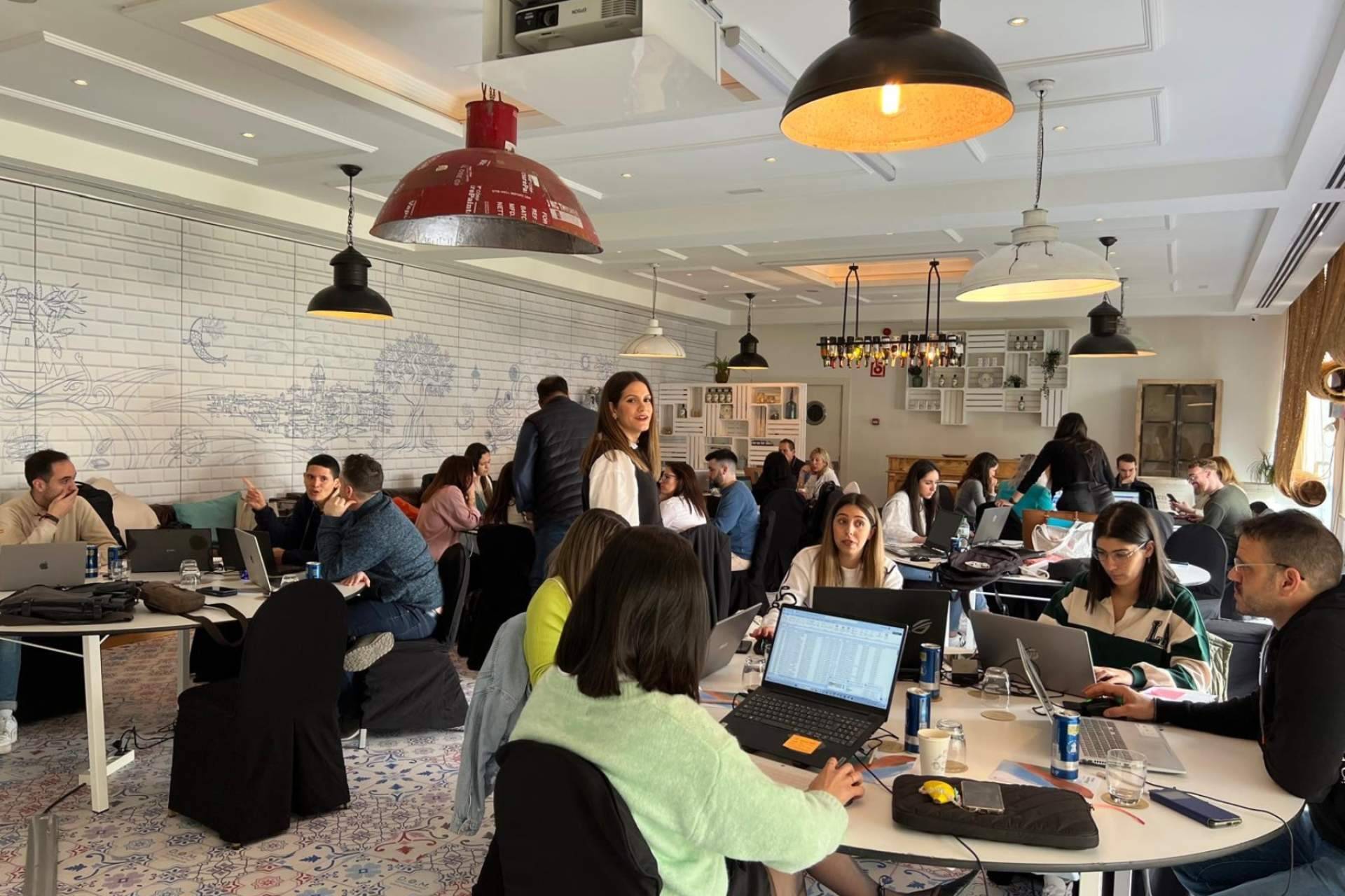 El 90% del liderazgo en AllZone es femenino