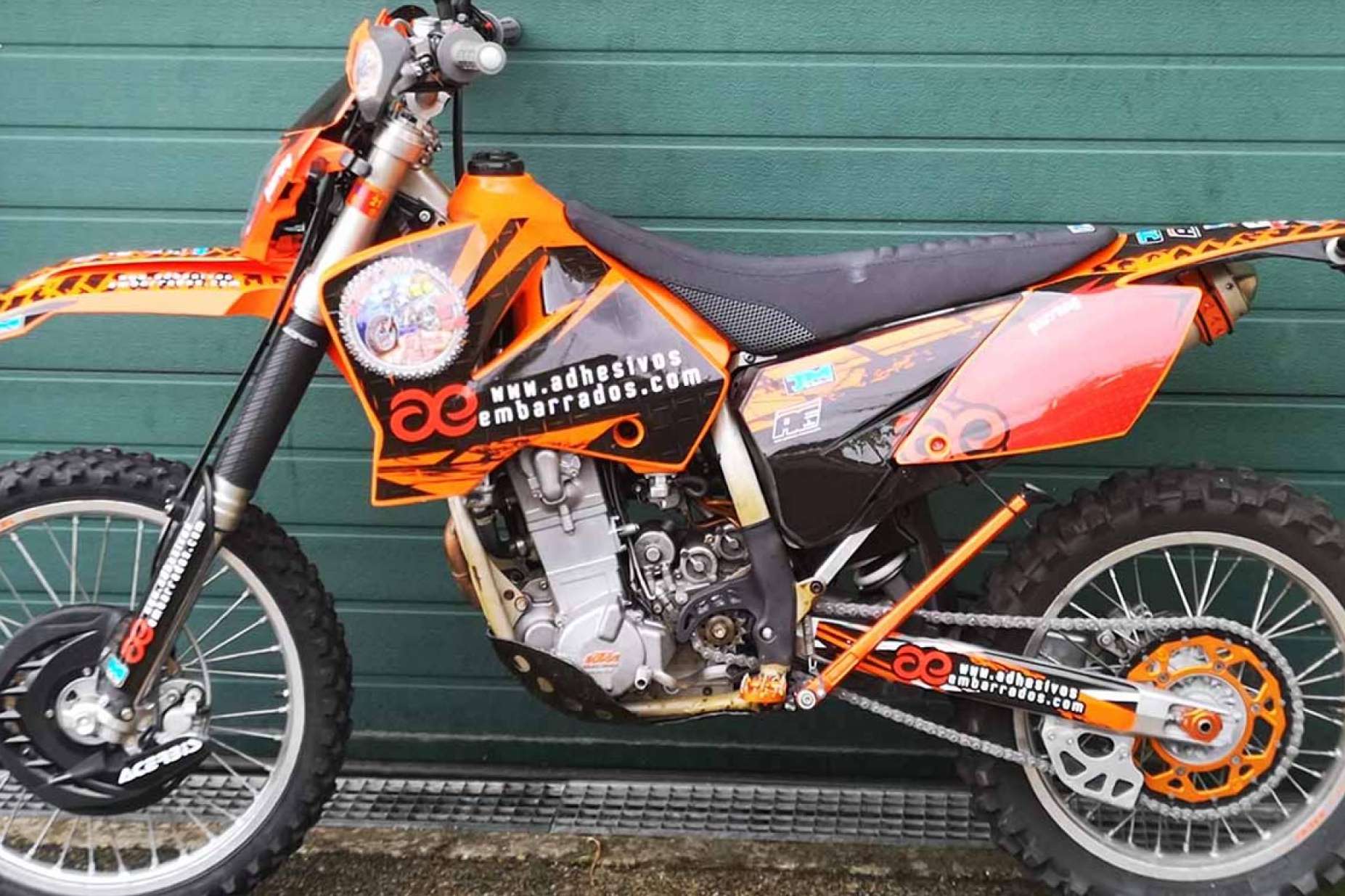 Personalización de motos con los productos de ADHESIVOSEMBARRADOS