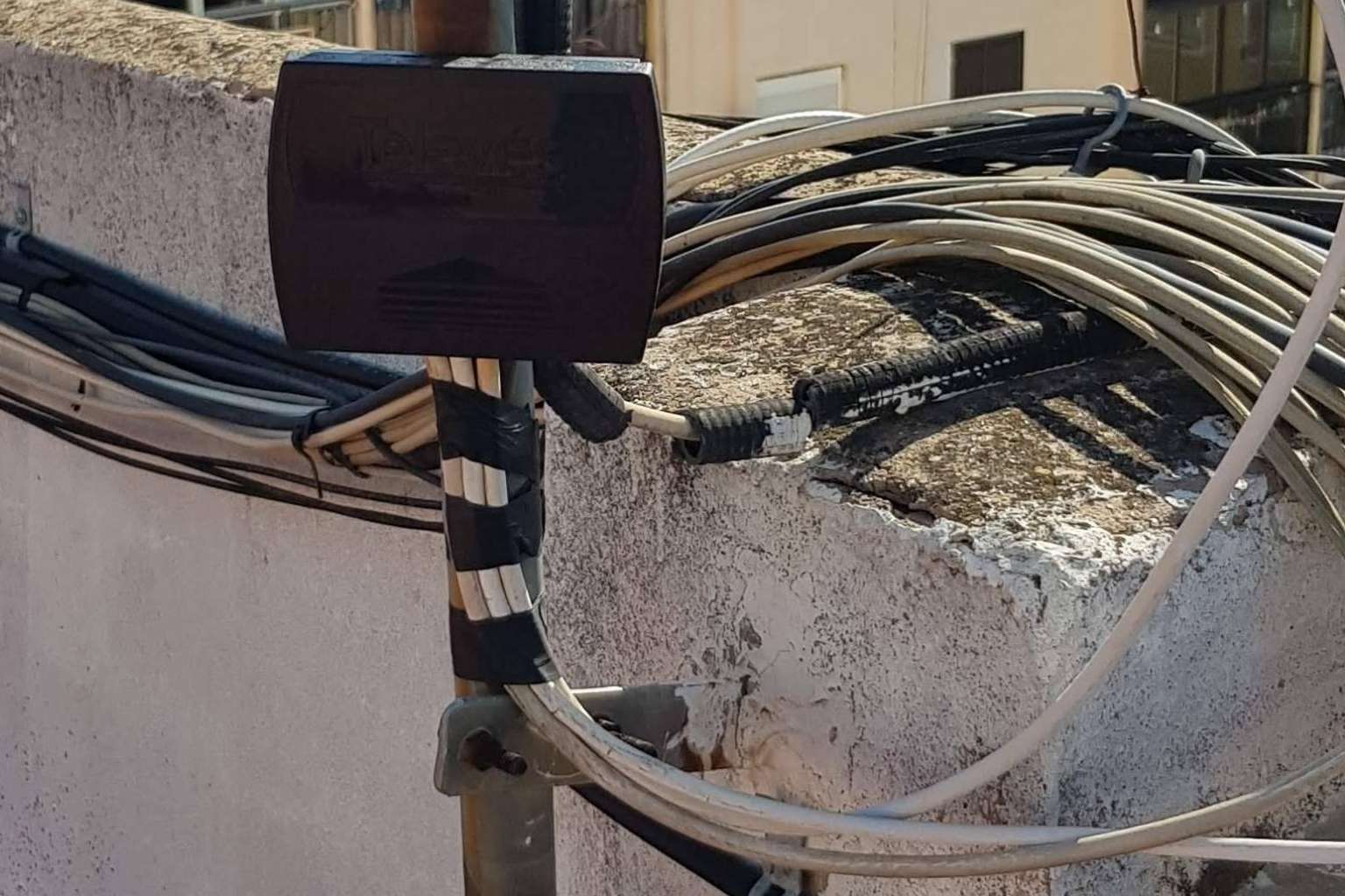 Savelec cuenta con un equipo de profesionales para realizar instalación de antenas