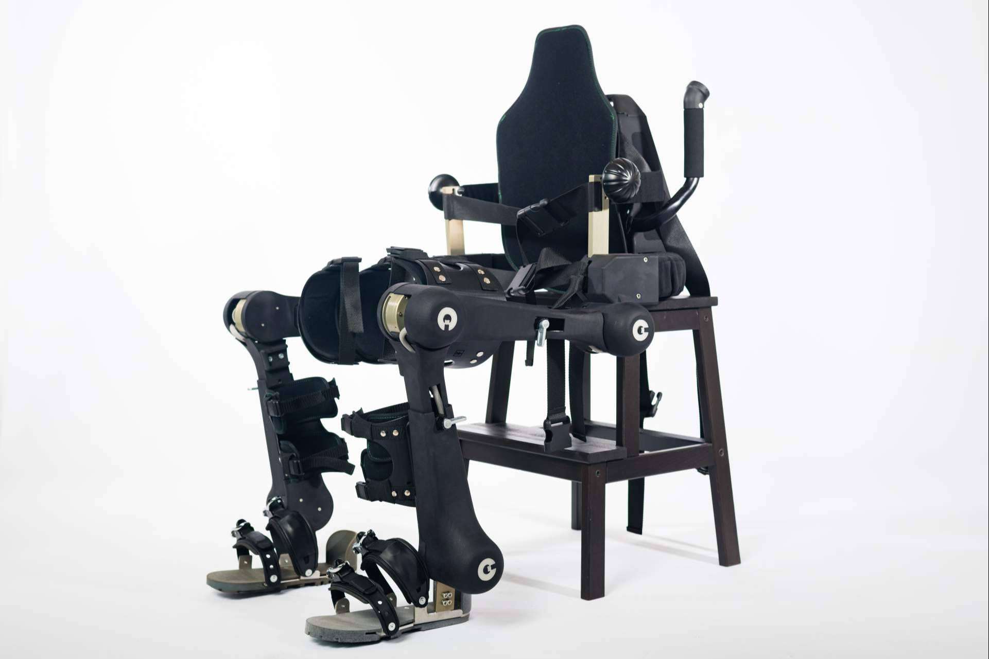 Un paciente parapléjico recupera movilidad y calidad de vida gracias a las terapias con exoesqueletos de MOVEX CLINICS