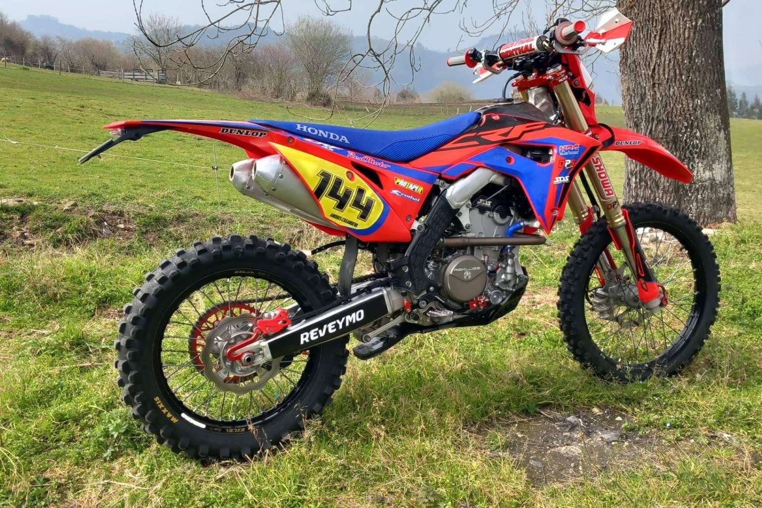 Personalización al extremo, los adhesivos para motos off road de ADHESIVOSEMBARRADOS