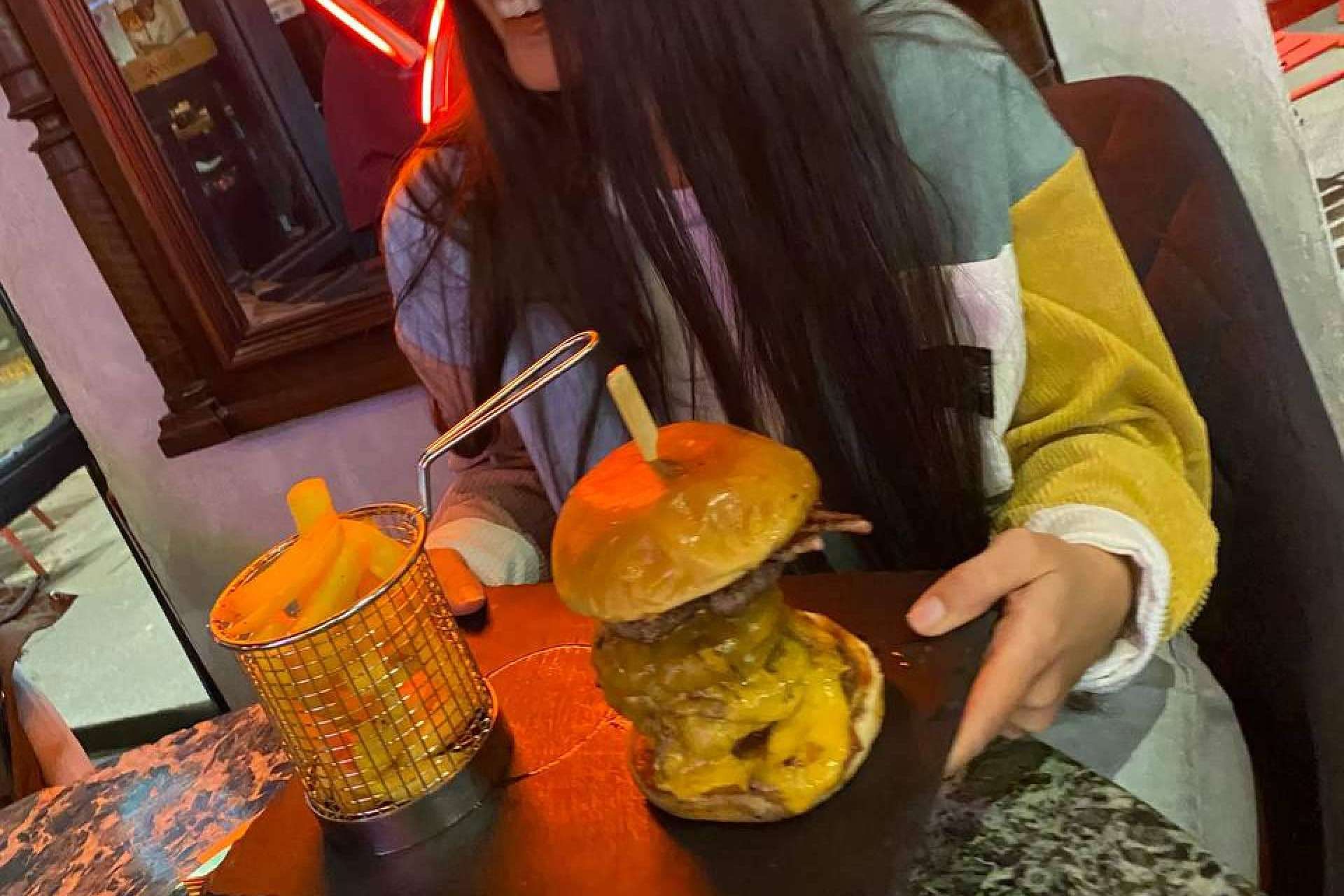 New York Crush ofrece hamburguesas artesanales con carne madurada natural en Understreet Market, La Latina