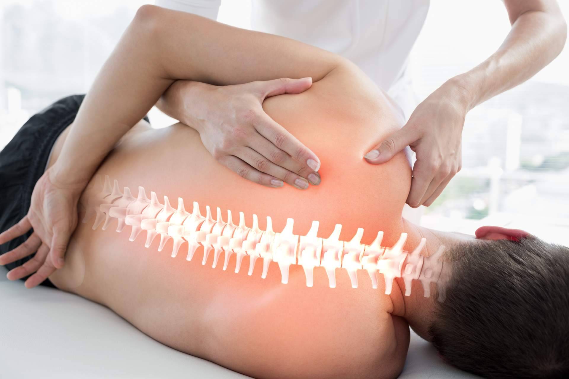 Causas, síntomas y posibles tratamientos de la espondilolistesis, por iXalud