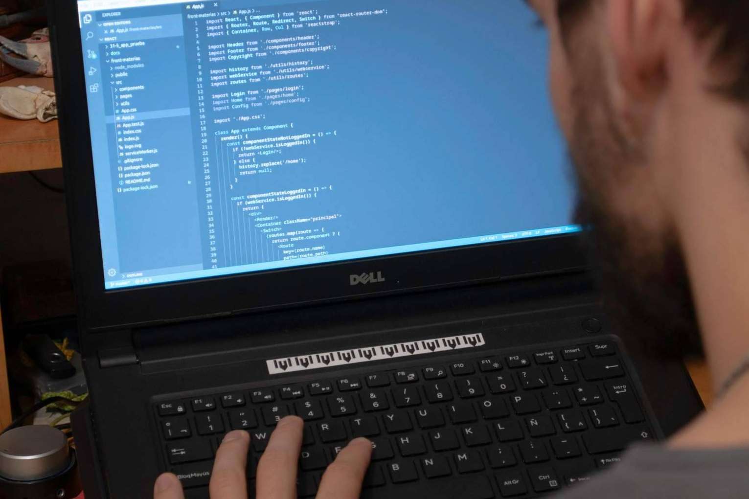 El centro de formación profesional Prometeo ofrece distintos ciclos en el área de informática y comunicaciones