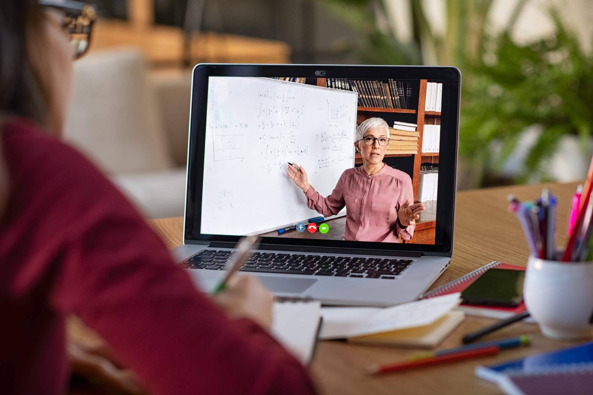Metodología ENEB, estrategias académicas a distancia para lograr el éxito profesional