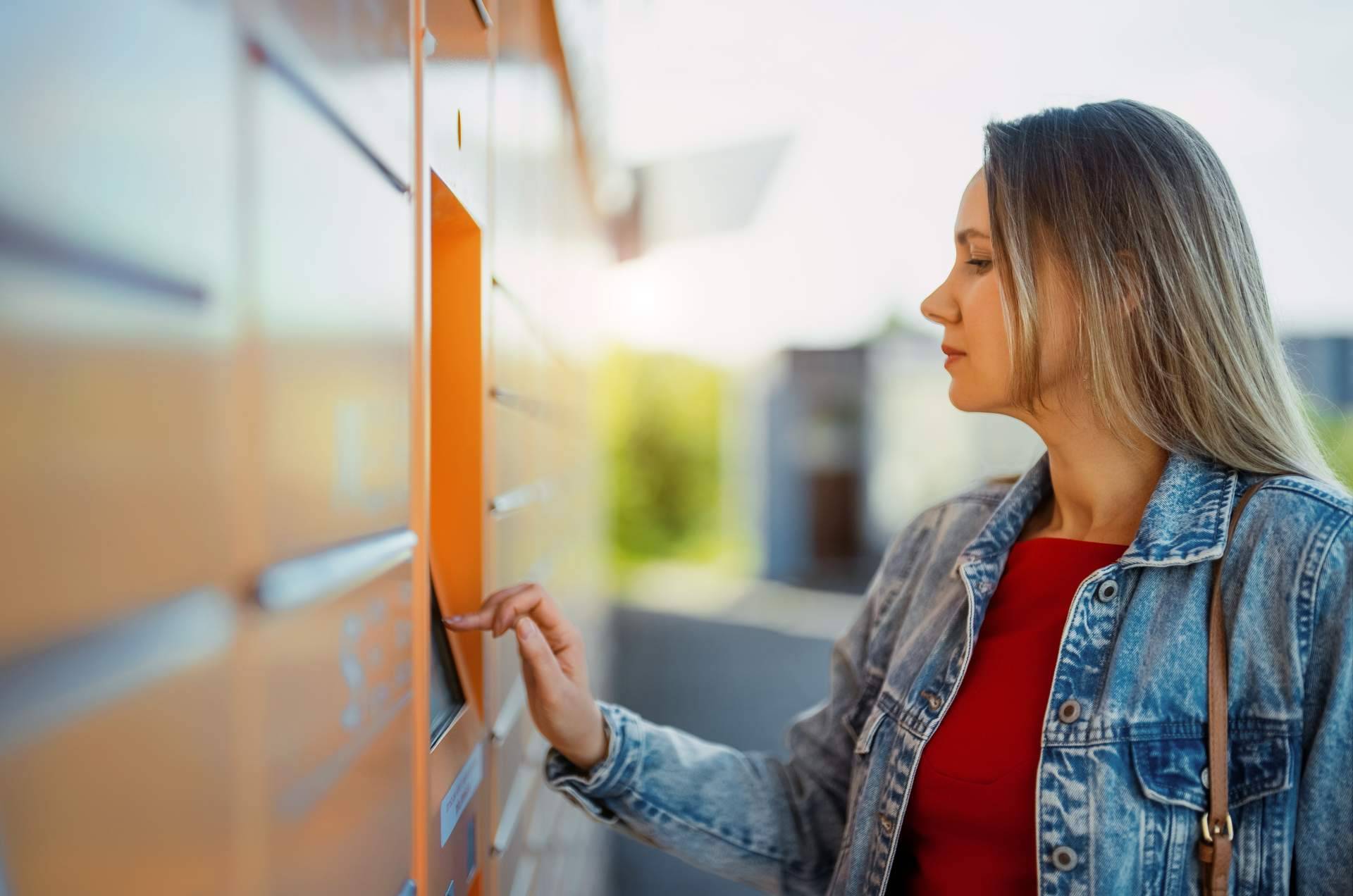 Soluciones seguras de almacenamiento para eventos y espacios públicos, con Happy Lockers
