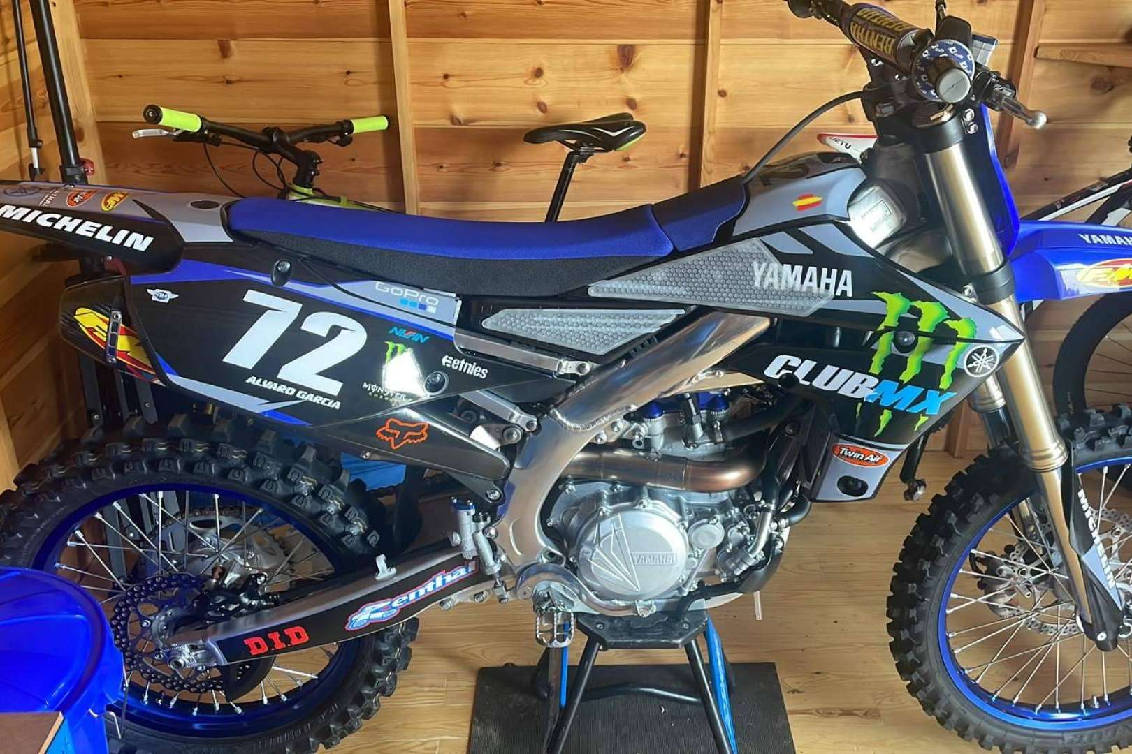 ADHESIVOSEMBARRADOS ofrece nuevos diseños de kits de adhesivos de moto