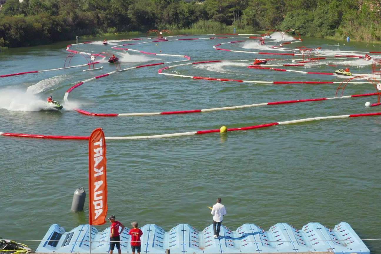 Racing Dakart permite vivir la adrenalina de conducir un karting en Galicia