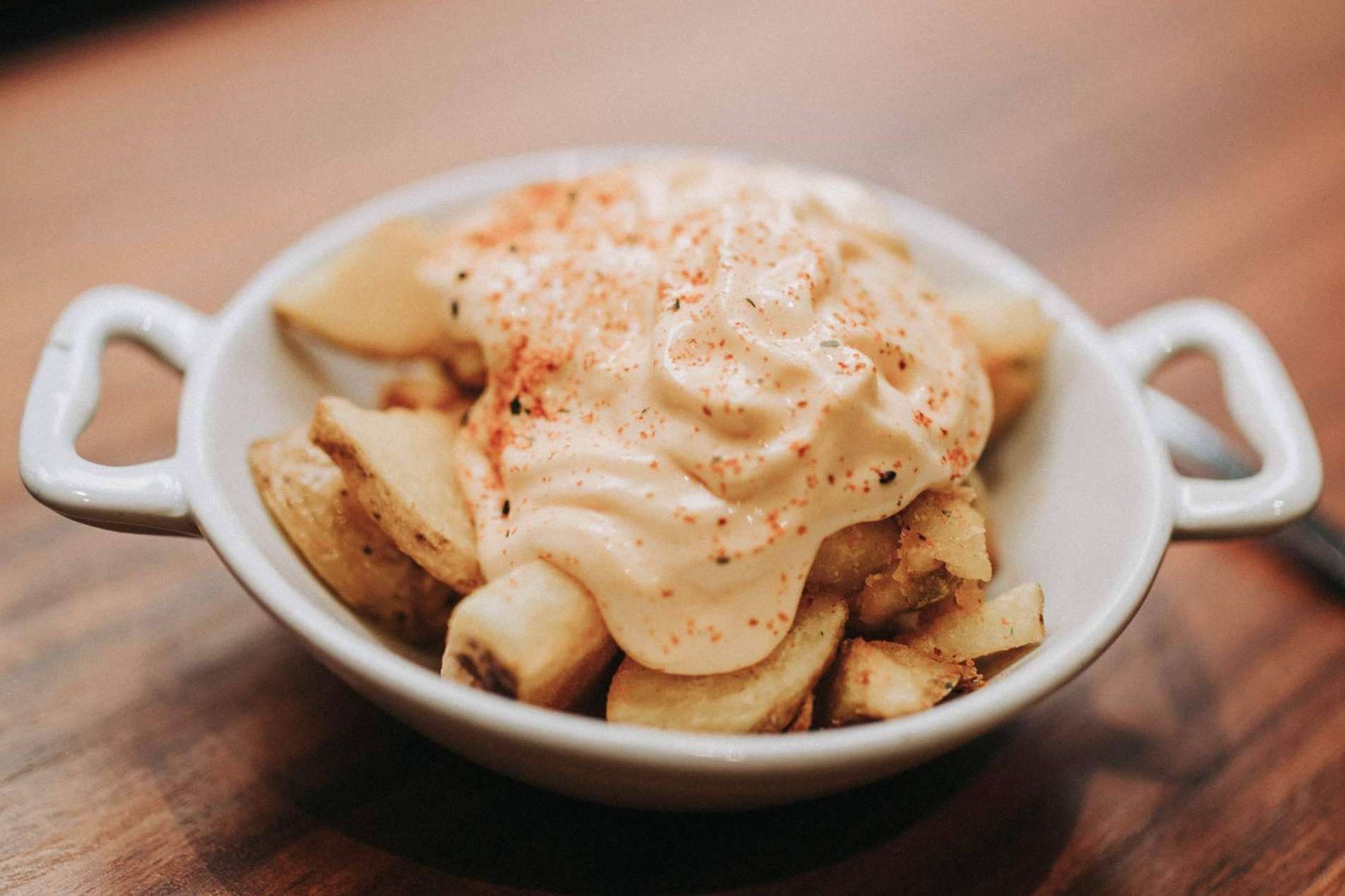 Casaamigos, el restaurante malagueño que destaca con sus exquisitas patatas bravas