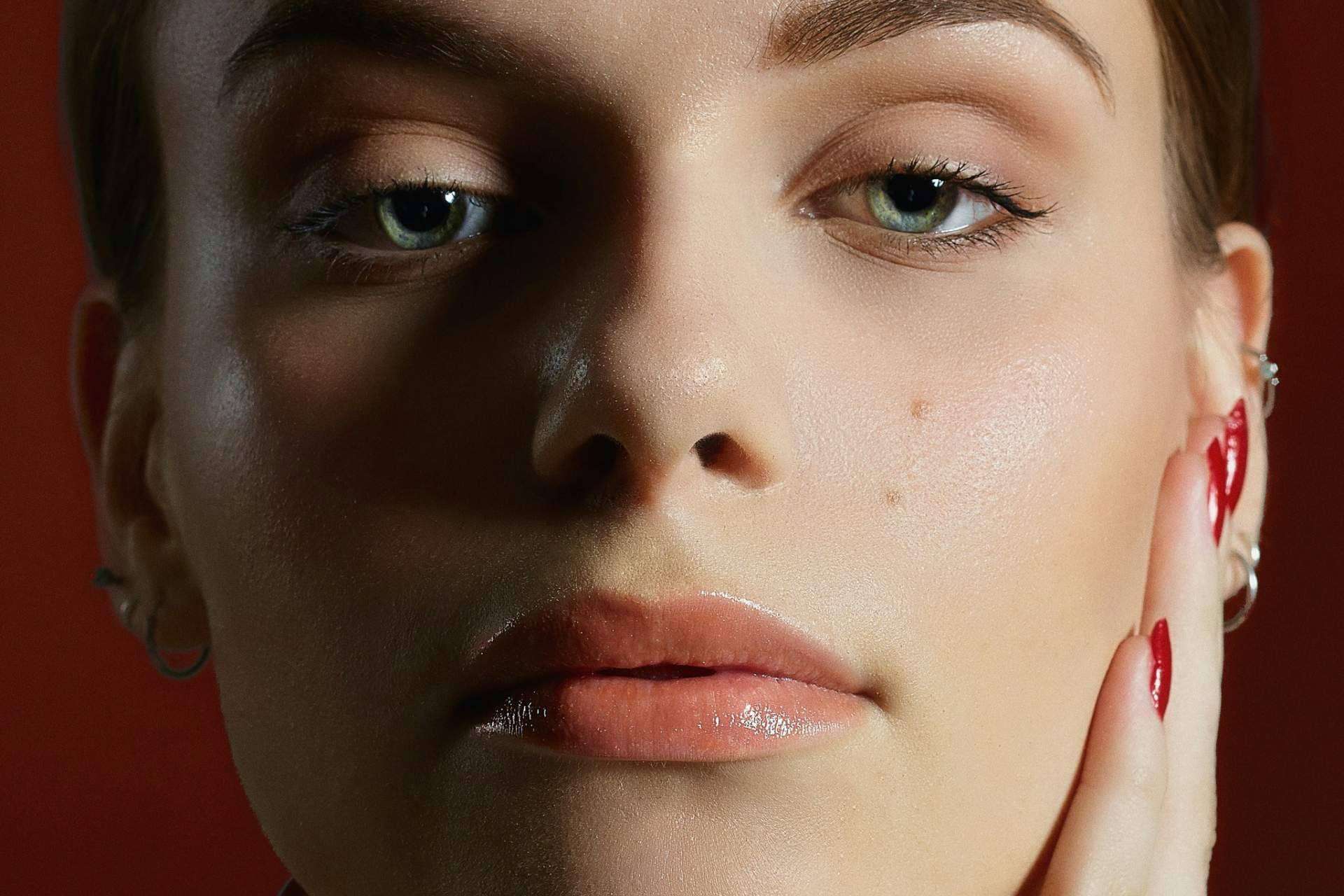 Vitaminas, rellenos y neuromoduladores faciales, los retoques naturales de Clínicas DOHA que borran arrugas y devuelven el aspecto joven en 20 minutos y sin cirugía