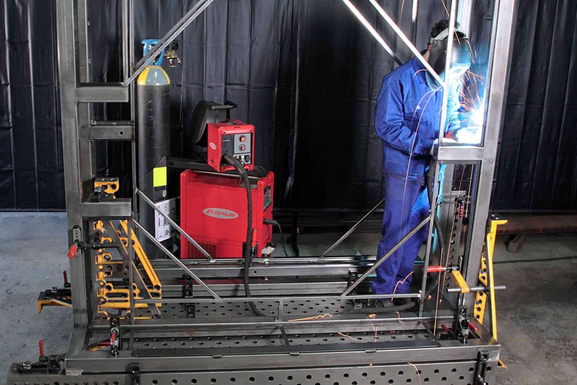 TRG, soluciones para la fabricación de piezas metálicas en acero al carbono, acero inoxidable y aluminio