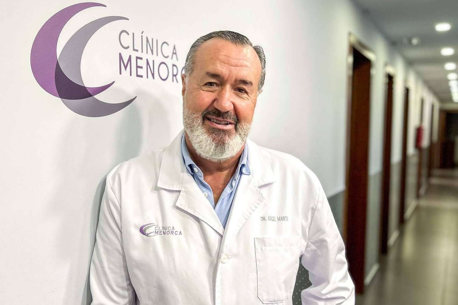 El protocolo facial personalizado del Dr. Ángel Martín de Clínica Menorca para rejuvenecimiento natural