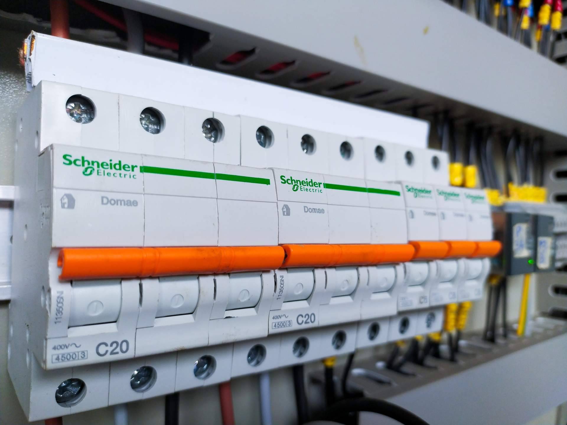 Material eléctrico Schneider Electric, calidad y envío inmediato desde Cadenza Electric
