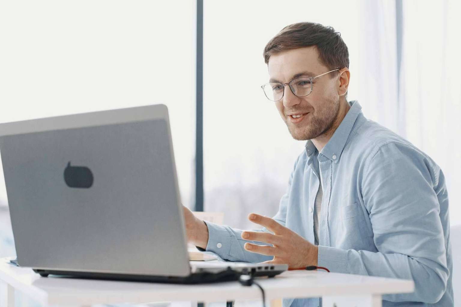 Innovación y personalización en las clases de inglés online de la Academia ERIZO