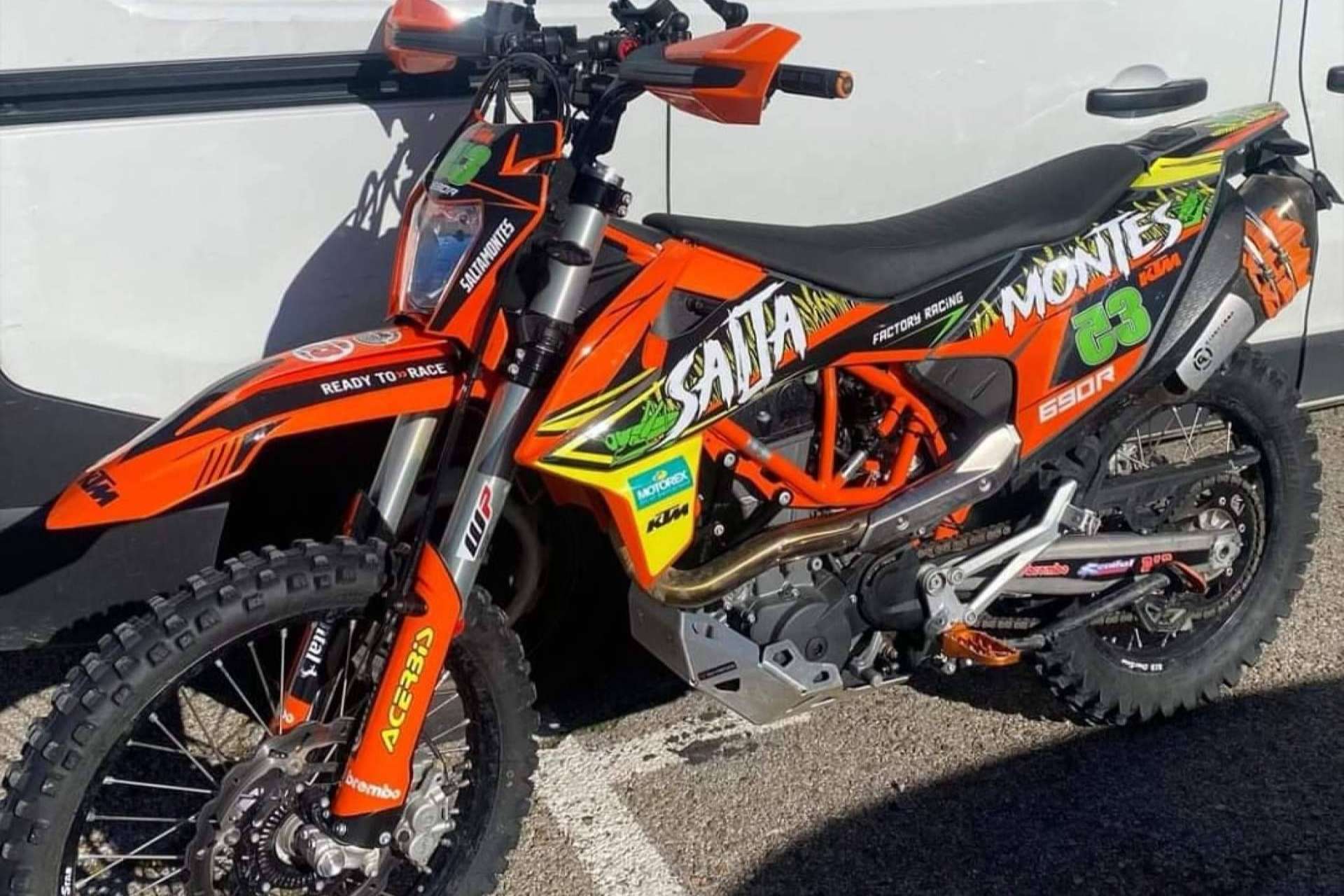 ADHESIVOSEMBARRADOS, soluciones personalizadas en adhesivos y plásticos para motos off-road