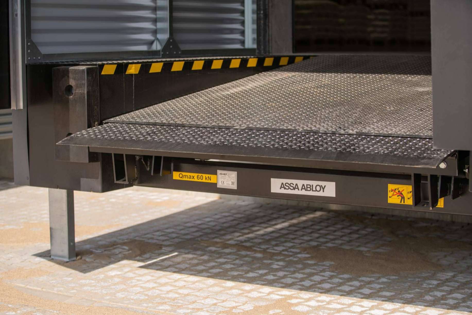 Eficiencia y durabilidad con las plataformas de carga ASSA ABLOY