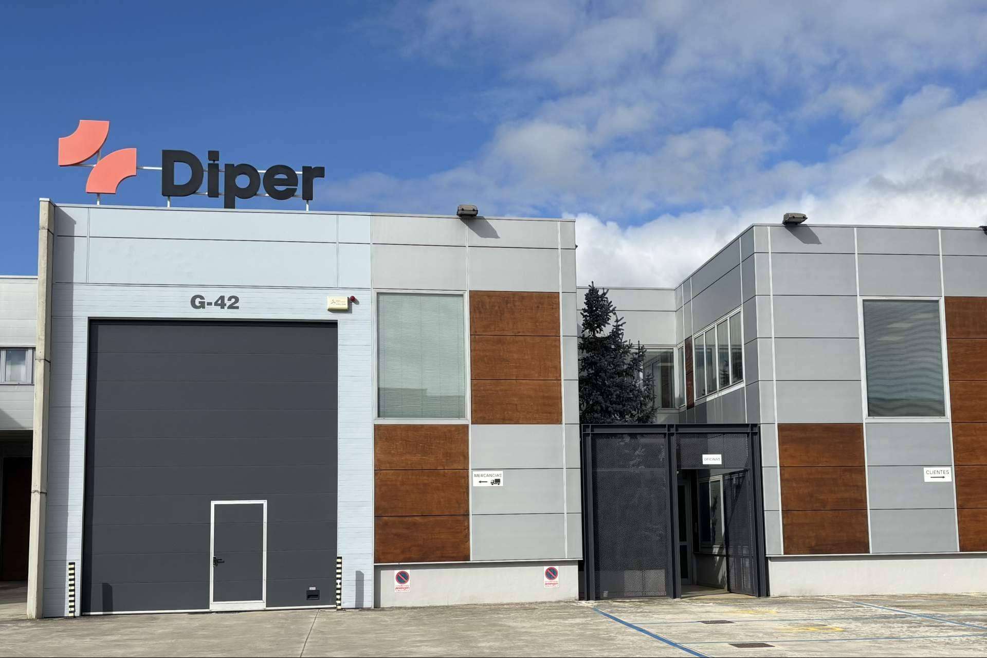 Diper Maquinaria impulsa su transición energética con la instalación de placas solares en Orkoien