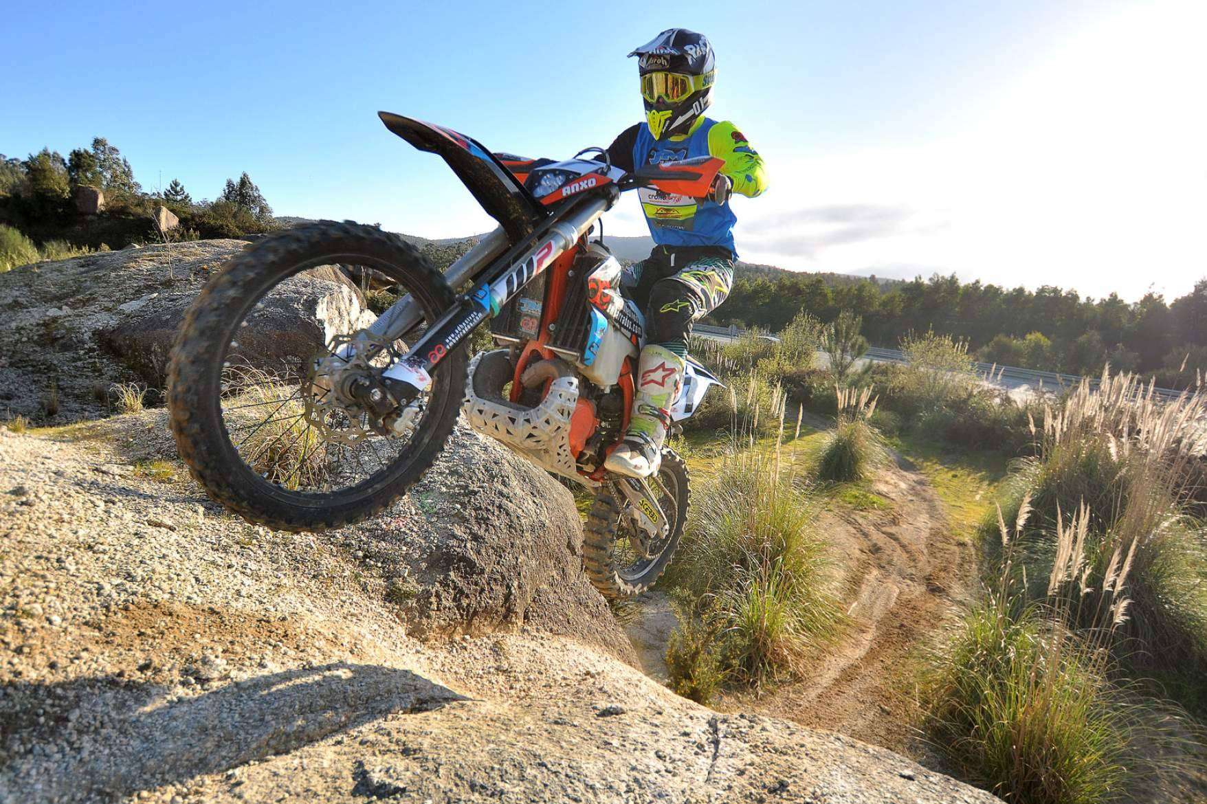 Nuevo diseño de camiseta motocross en ADHESIVOSEMBARRADOS, máxima durabilidad para pilotos exigentes