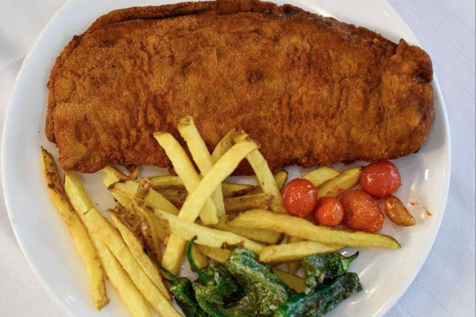 Tradición y sabor, el cachopo de Pasa Tapas en Barcelona