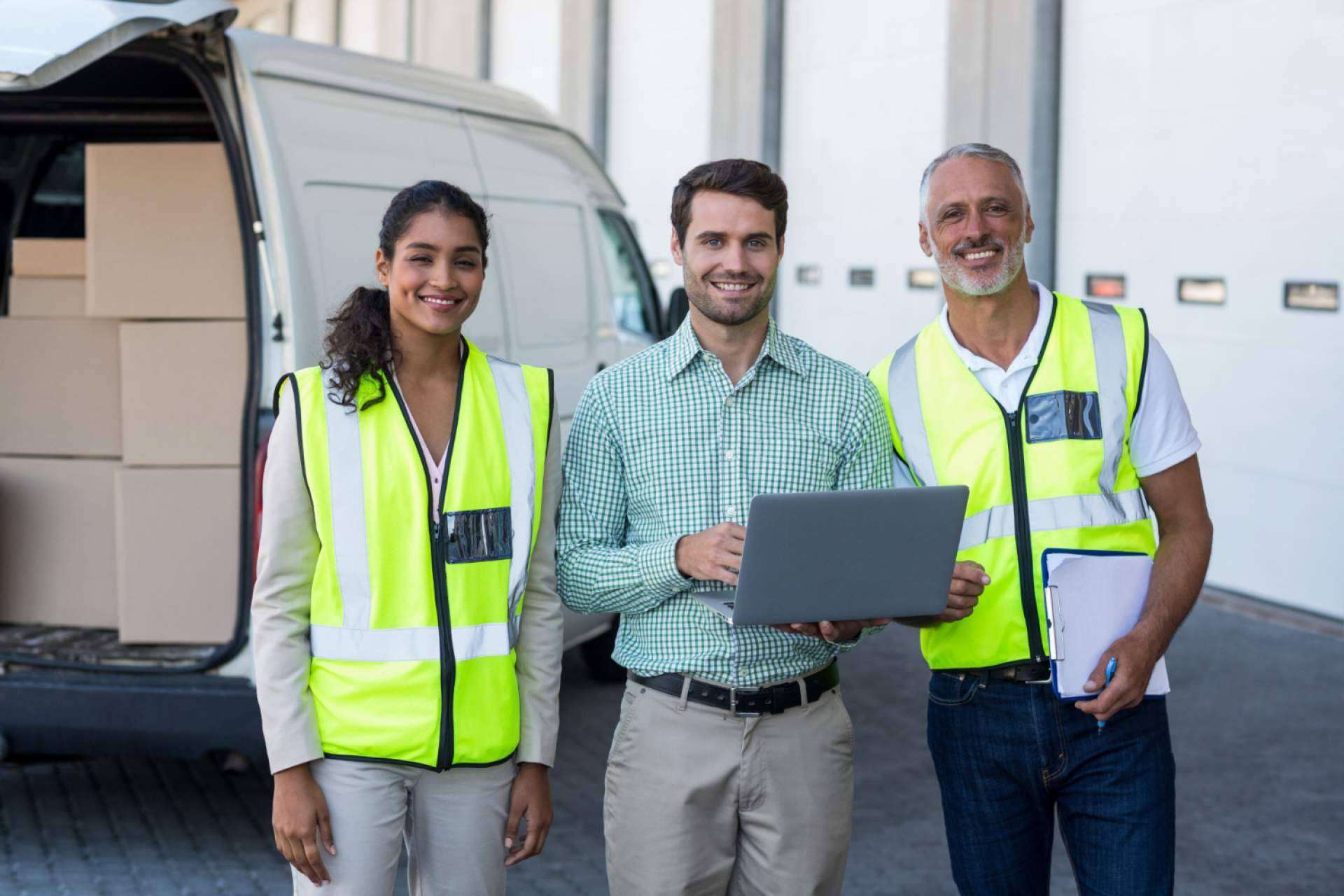 Easy Trans, referencia en transporte personalizado y logística eficiente