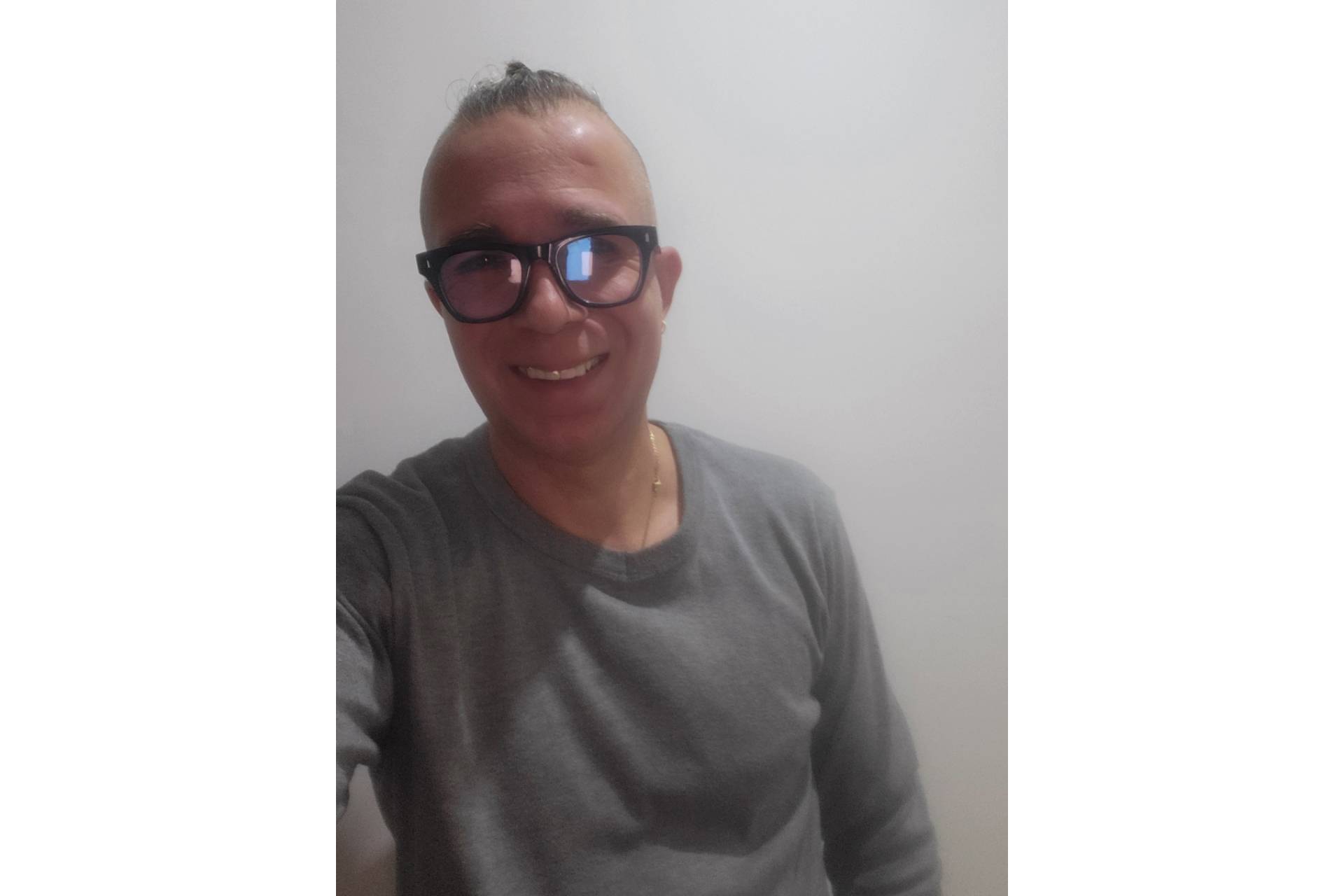 Claudio Cedric Jost Alemañ desafía los límites de la comunicación con el más allá en ´Ecos eternos, puente entre mundos´.