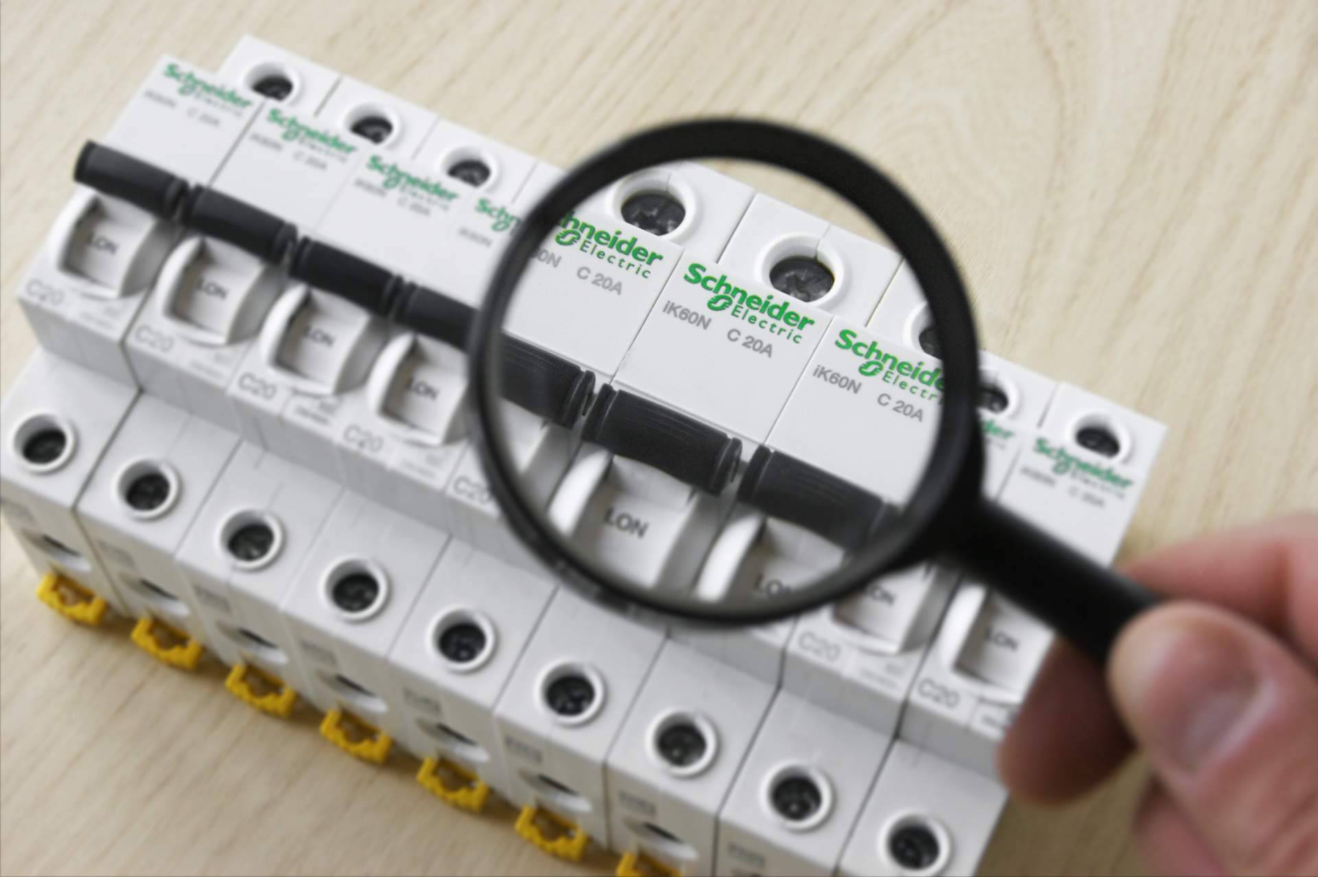 Cadenza Electric se consolida como proveedor líder de material eléctrico de Schneider Electric