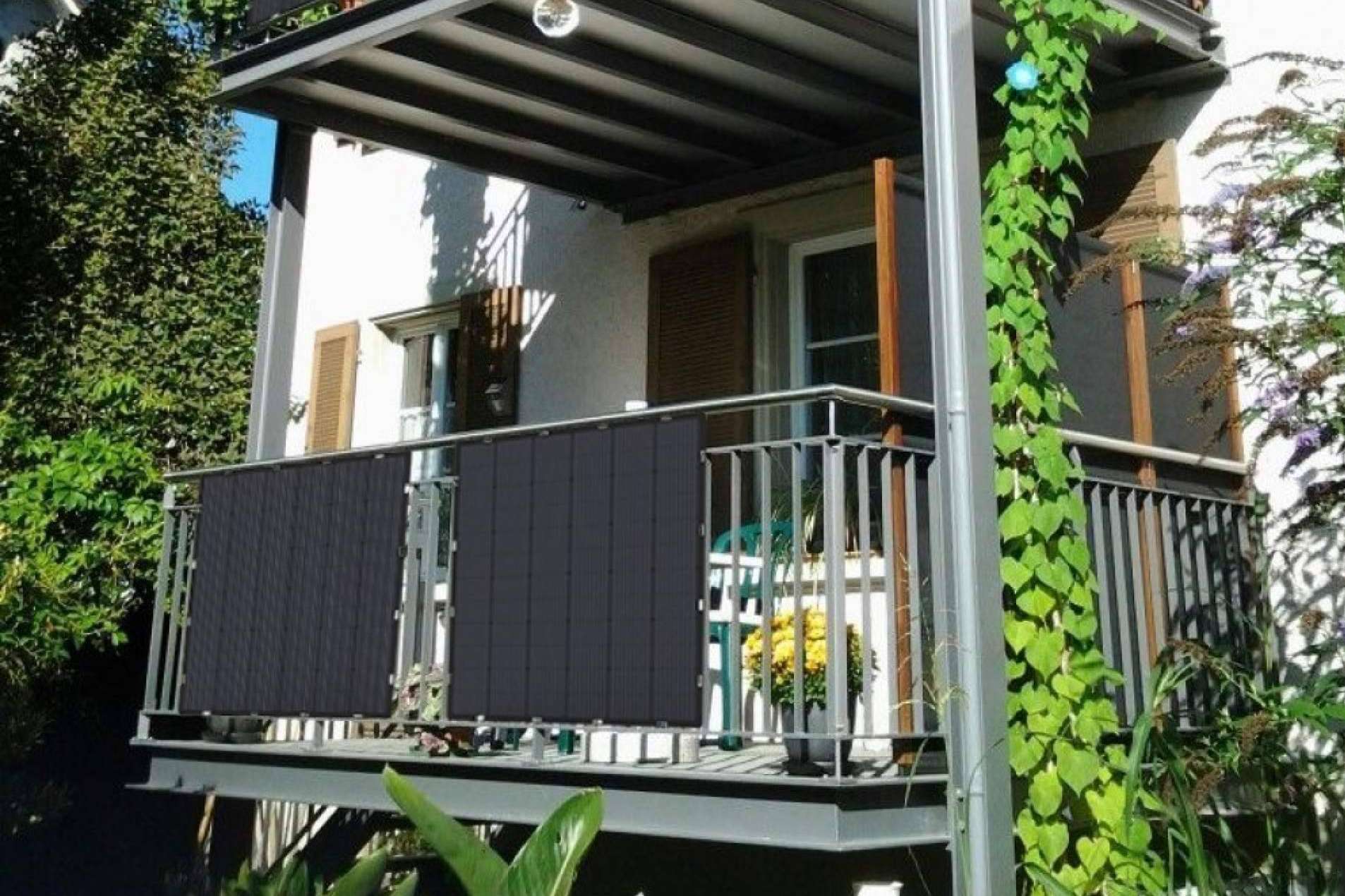 Todo en Solar presenta soluciones de autoconsumo con paneles solares para balcón ligeros y eficientes